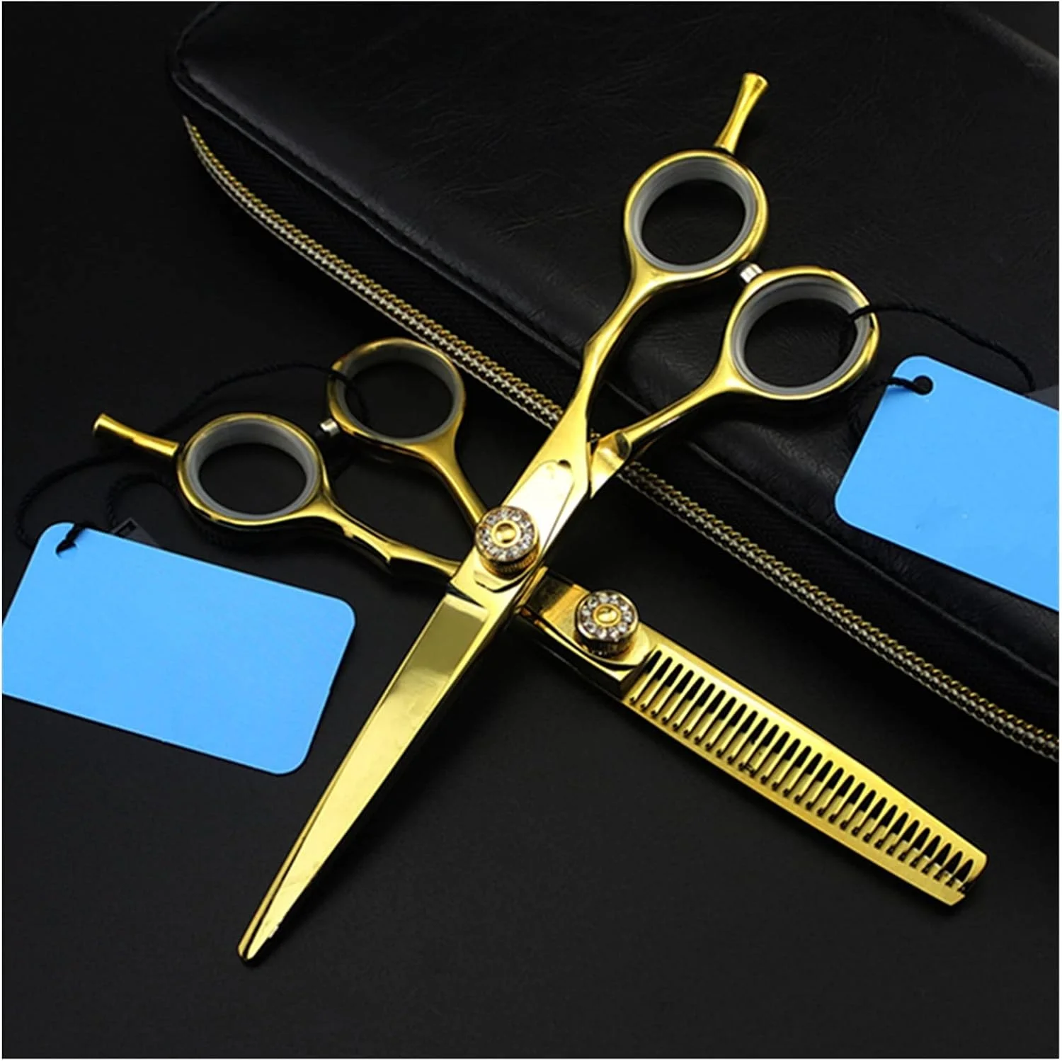 قیچی آرایشگری طلایی 6 اینچی، قیچی پیتاژ، قیچی آرایشگری، قیچی تخت، قیچی کوتاهی مو (پیتاژ 5.5 اینچی) قیچی آرایشگری طلایی 6 اینچی، قیچی پیتاژ، قیچی آرایشگری، قیچی تخت، قیچی کوتاهی مو (پیتاژ 5.5 اینچی)