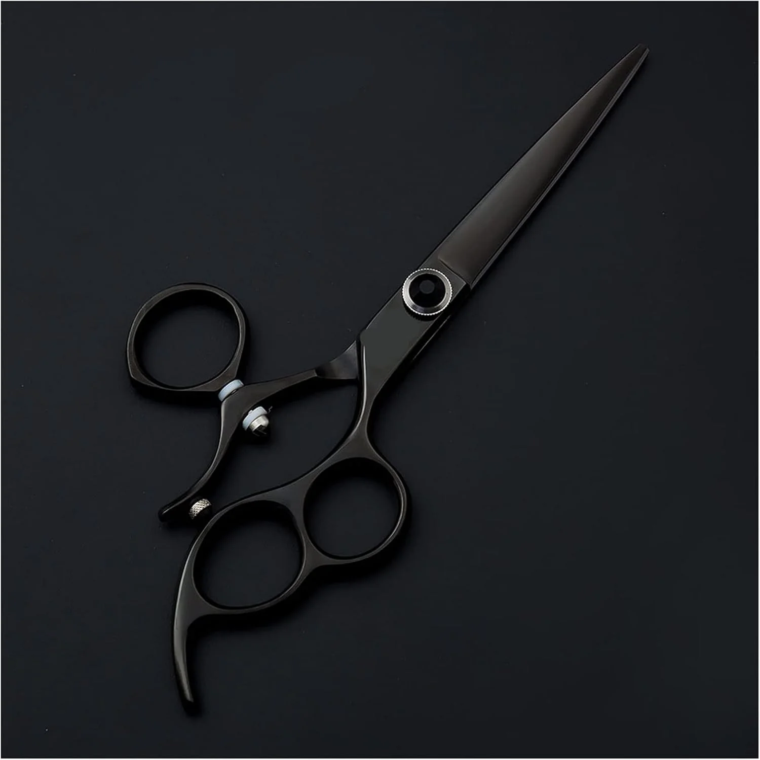 قیچی آرایشگری 6.0 اینچ مشکی Flying Shears، قیچی آرایشگری دسته چرخشی، قیچی آرایشگری، قیچی آرایشگری، قیچی پیتاژ مو، قیچی پیتاژ - Q قیچی آرایشگری 6.0 اینچ مشکی Flying Shears، قیچی آرایشگری دسته چرخشی، قیچی آرایشگری، قیچی آرایشگری، قیچی پیتاژ مو، قیچی پیتاژ - Q