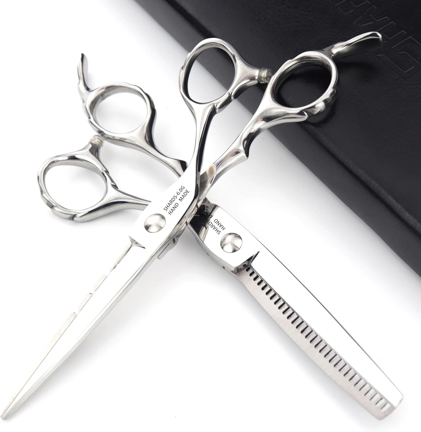 ست قیچی آرایشگری شاروندز، قیچی مو، قیچی پیتاژ، مشکی، 6 اینچ، فولاد 440C (ست 2/3/4 تکه) (6 اینچ، 2 تکه-D) ست قیچی آرایشگری شاروندز، قیچی مو، قیچی پیتاژ، مشکی، 6 اینچ، فولاد 440C (ست 2/3/4 تکه) (6 اینچ، 2 تکه-D)