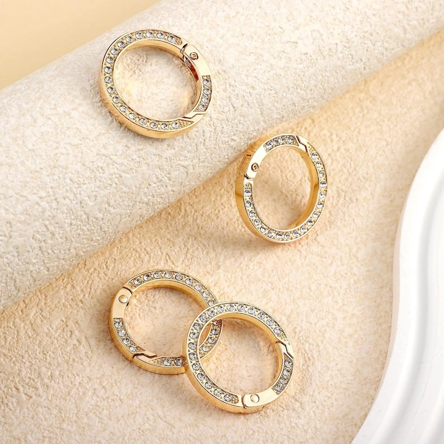 BIGTHREE حلقه جاکلیدی کارابین گرد 4 عددی، جاکلیدی نگین دار، حلقه های فنری طلایی O گیره حلقه جاکلیدی ساده لوازم جانبی DIY برای کیف دستی کیف پول ساخت جاکلیدی ماشین BIGTHREE حلقه جاکلیدی کارابین گرد 4 عددی، جاکلیدی نگین دار، حلقه های فنری طلایی O گیره حلقه جاکلیدی ساده لوازم جانبی DIY برای کیف دستی کیف پول ساخت جاکلیدی ماشین