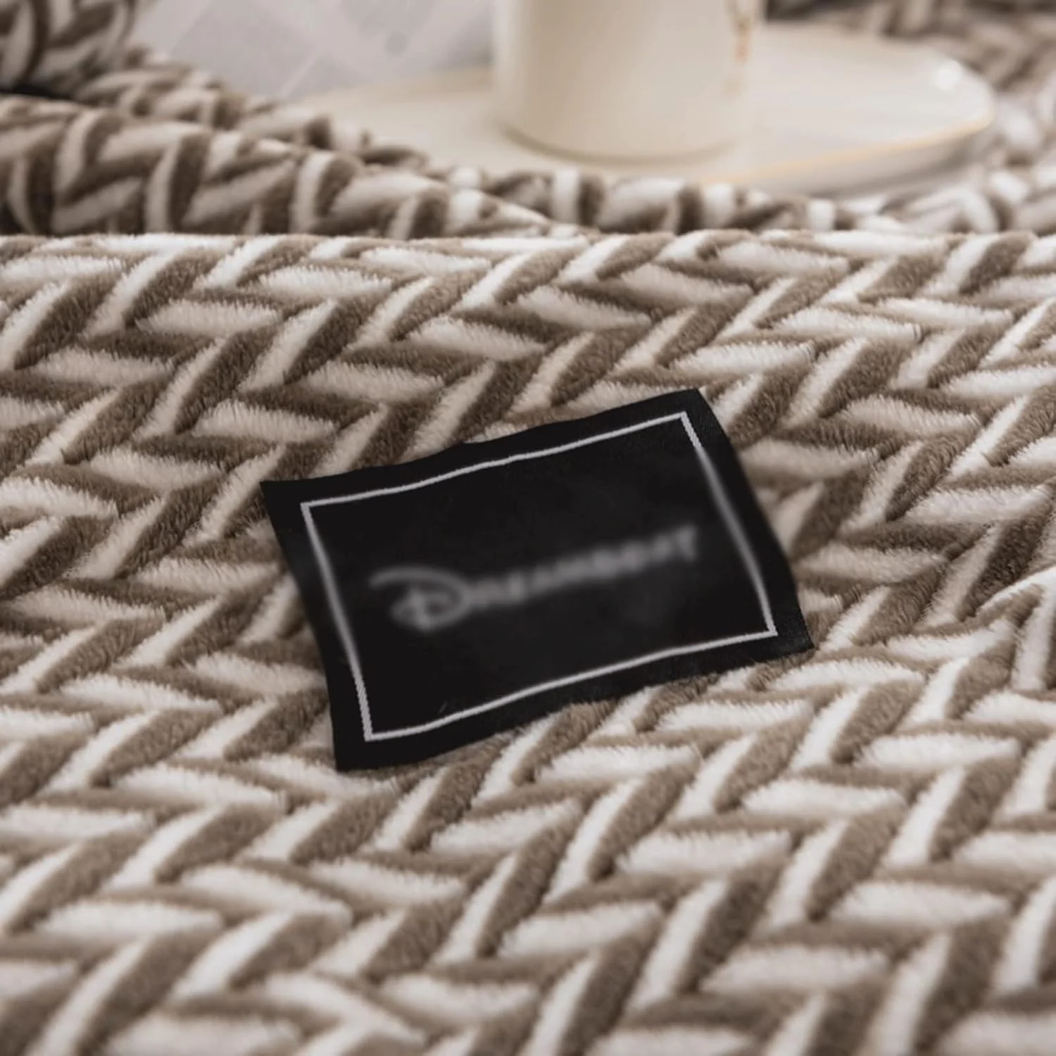 TEDNIDS Throw blanket Soft warm Yarn Dyed Milk fleece Coral fleece Blanket, Bed Faux Fur Mink Throw Stripe Sofa Cover Bed Cover Winter Blankets(200x230cm)
