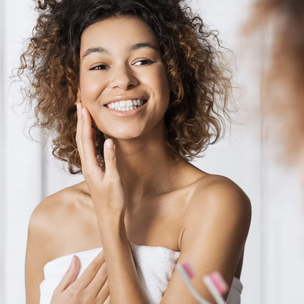 تیغ صورت زنانه Vertex برای درماپلنینگ، تیغ ابرو زنانه با تیغه های ژاپنی برای استفاده در خانه، از بین برنده موهای کرکی صورت زنانه Vertex Beauty، تیغ های لایه بردار مسافرتی