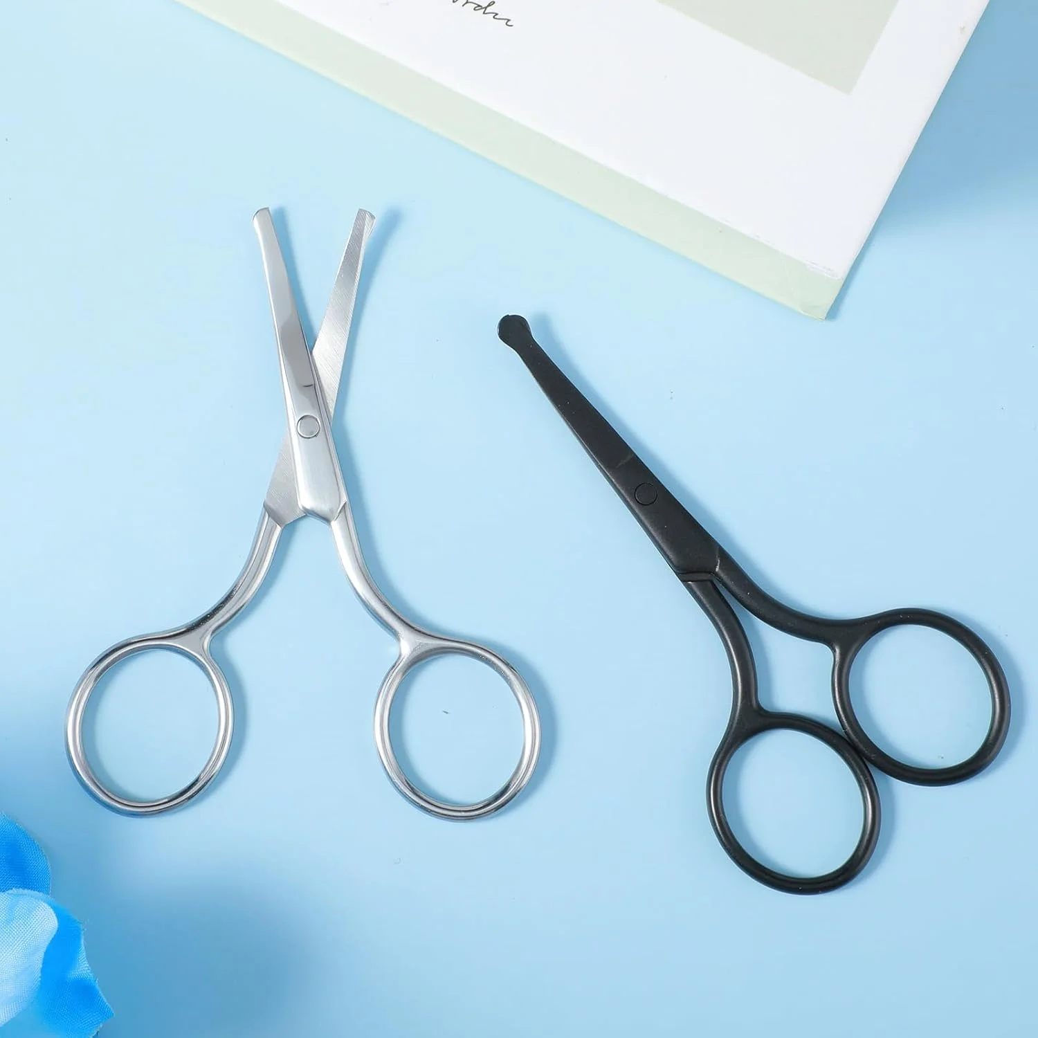 قیچی موی بینی Gjinxi بسته 2 عددی، قیچی ایمنی ابرو، موزن بینی برای مردان و زنان، قیچی با نوک گرد، موزن ابرو، قیچی کوچک مسافرتی برای اصلاح موهای صورت قیچی موی بینی Gjinxi بسته 2 عددی، قیچی ایمنی ابرو، موزن بینی برای مردان و زنان، قیچی با نوک گرد، موزن ابرو، قیچی کوچک مسافرتی برای اصلاح موهای صورت