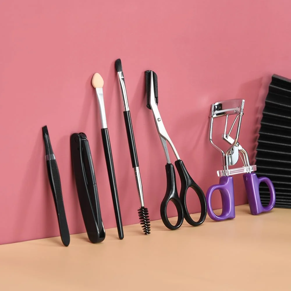 ست ابزار طراحی ابرو یونی-ریتم 6 تکه، شامل برس سایه اسفنجی، فر مژه، شانه مژه، شانه ابرو، موچین ابرو، قیچی ابرو، مناسب برای آرایش و پیرایش بانوان (6 تکه، مشکی با کیف سفید)