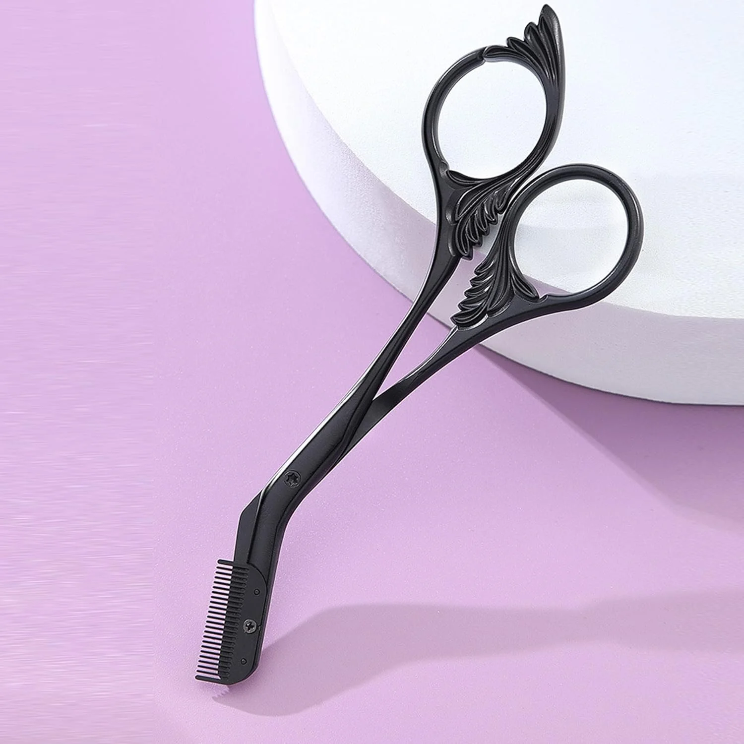 قیچی ابرو، قیچی اصلاح ابرو حرفه ای و دقیق با شانه، مشکی، مناسب برای اصلاح و حالت دهی موهای صورت آقایان و بانوان قیچی ابرو، قیچی اصلاح ابرو حرفه ای و دقیق با شانه، مشکی، مناسب برای اصلاح و حالت دهی موهای صورت آقایان و بانوان