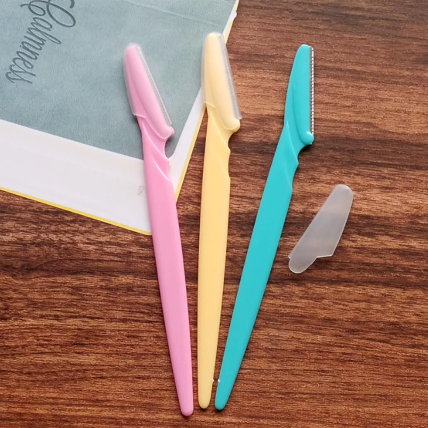 تیغ ابرو گورگسکید، بسته 3 عددی، با روکش محافظ - تیغه های استیل ضد زنگ ممتاز و دسته های پلاستیکی ABS برای ابرو/صورت/بدن - ابزار اصلاح موی مناسب افراد مبتدی (آبی، صورتی، زرد)