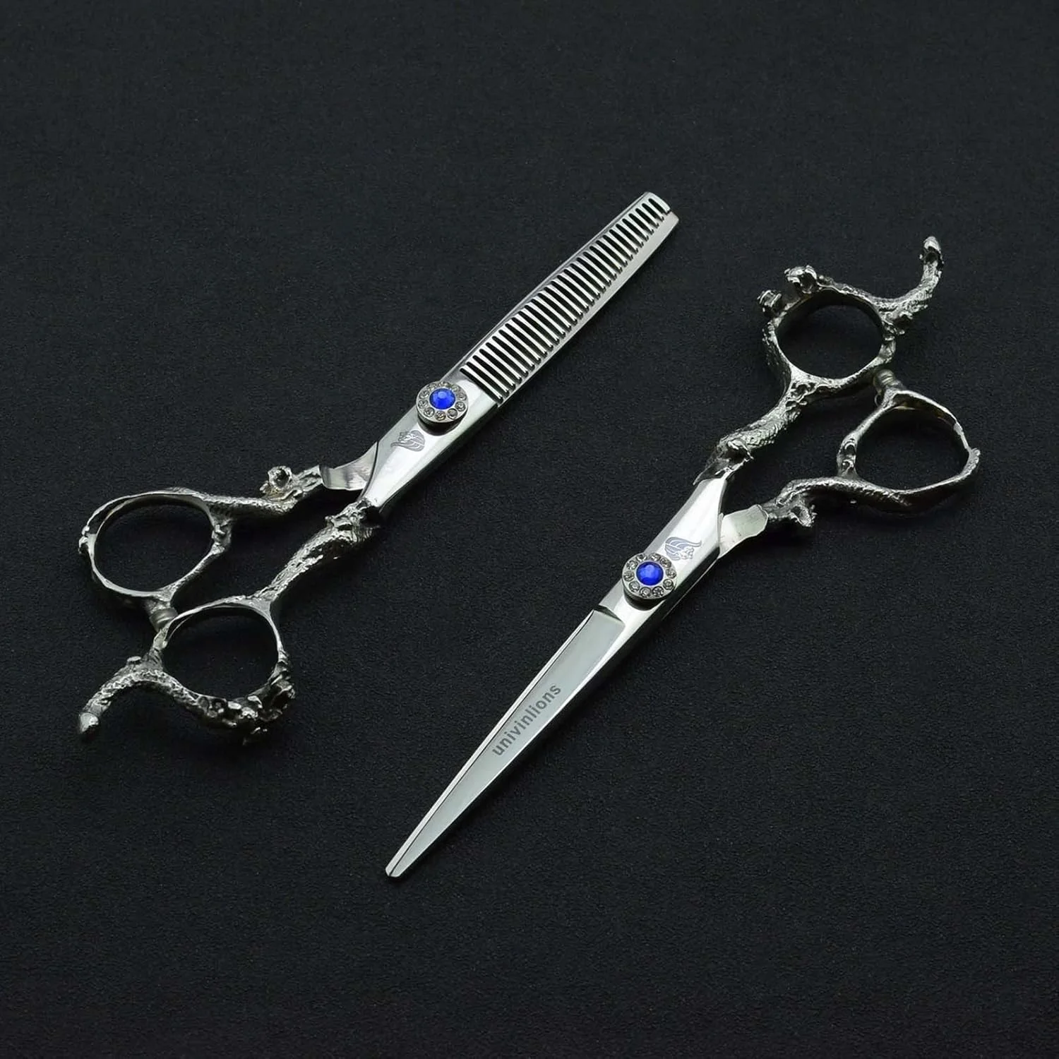 قیچی آرایشگری 6.0 اینچی، قیچی پیتاژ، ست قیچی آرایشگری حرفه ای، لوازم جانبی آرایشگاه، ماشین اصلاح مو طرح اژدها، فولاد ژاپنی (سایز: قیچی پیتاژ) قیچی آرایشگری 6.0 اینچی، قیچی پیتاژ، ست قیچی آرایشگری حرفه ای، لوازم جانبی آرایشگاه، ماشین اصلاح مو طرح اژدها، فولاد ژاپنی (سایز: قیچی پیتاژ)