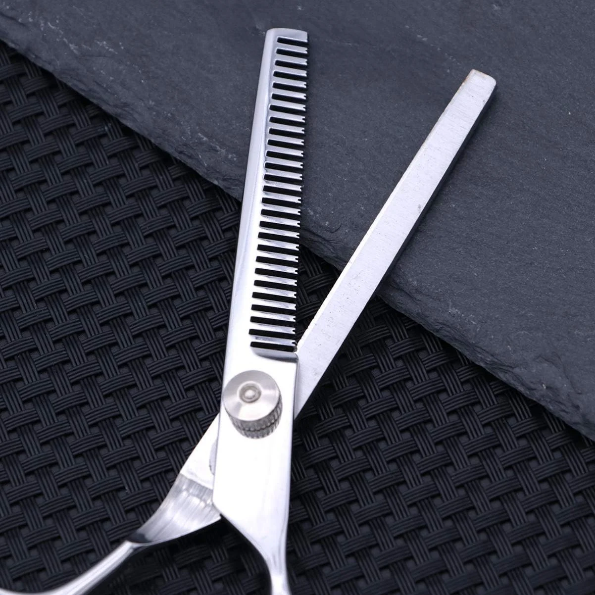 ابزار حرفه ای پیرایش مو قیچی استیل حالت دهنده مو قیچی اره ای برای آرایشگاه و منزل (قیچی اره ای) ابزار حرفه ای پیرایش مو قیچی استیل حالت دهنده مو قیچی اره ای برای آرایشگاه و منزل (قیچی اره ای)