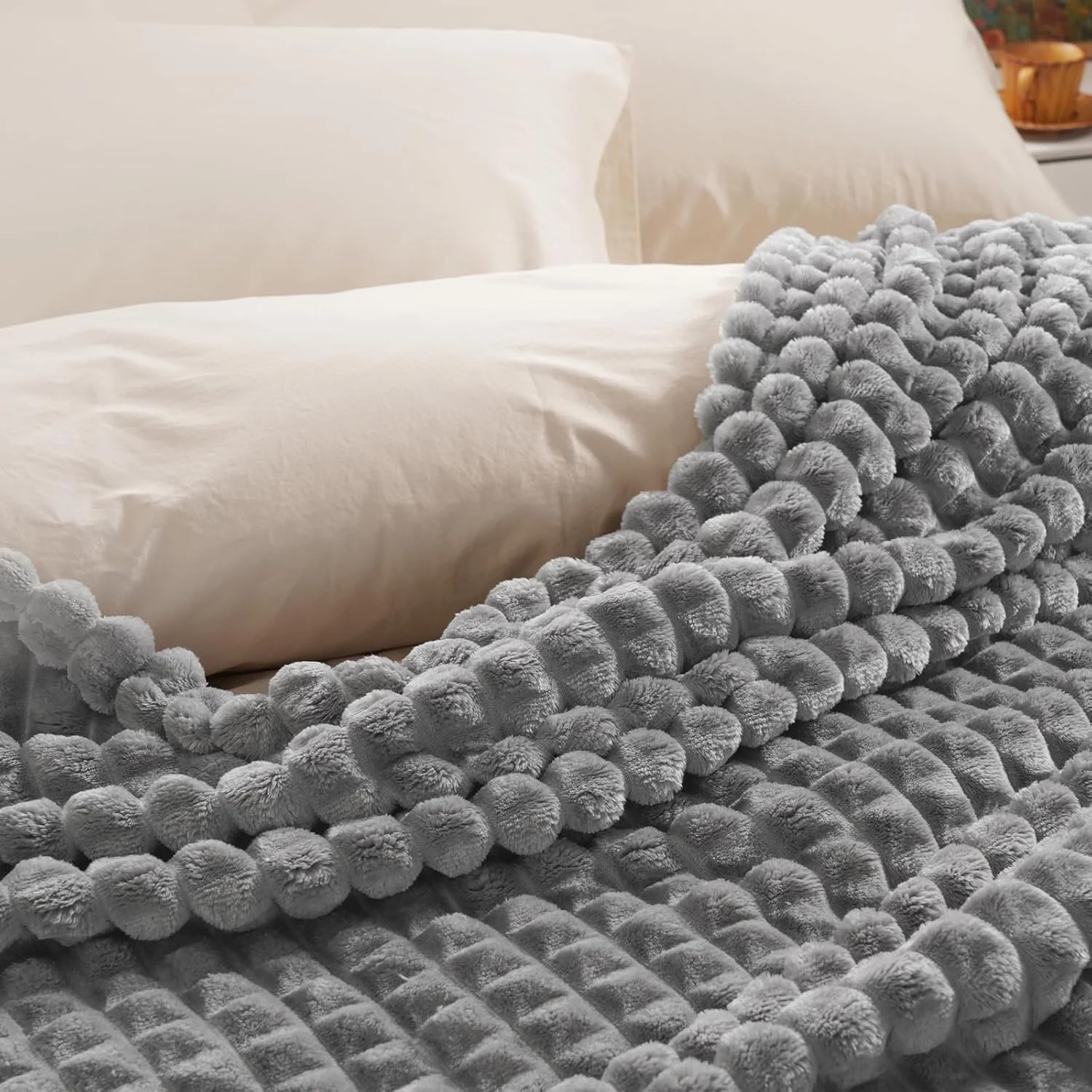 پتوی پشمی PHF سایز کینگ مناسب تخت - 380GSM فوق العاده نرم و گرم برای پاییز و زمستان، بدون پرز شدن، بدون ریزش، پتوی پلاس نرم و سبک وزن سه بعدی تزئینی مناسب مبل، 274x228 سانتی متر، رنگ پوست کوسه