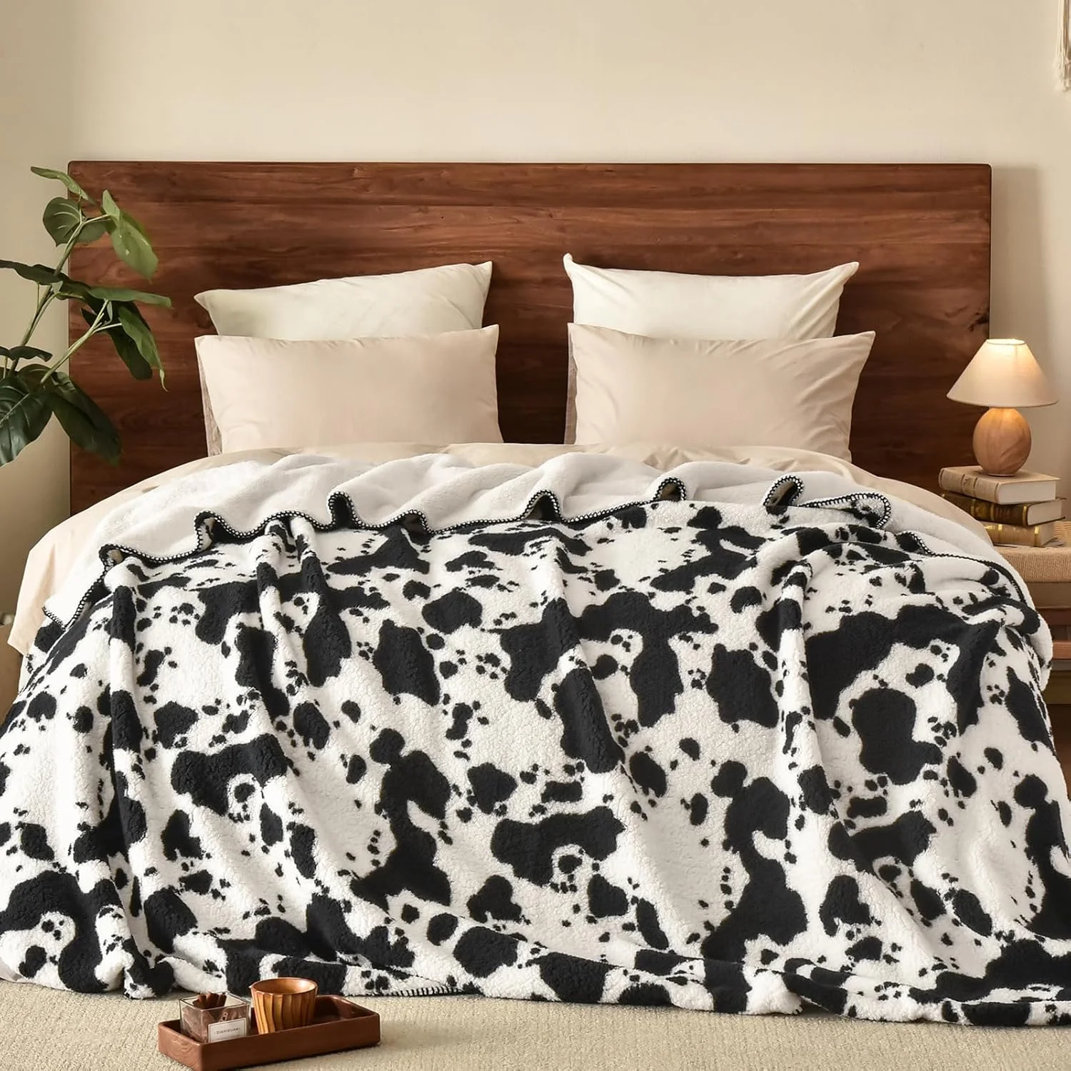 پتوی پشمی طرح گاو PHF سایز کوئین، نرم، ضخیم و گرم، مناسب برای خانم ها، آقایان و بزرگسالان، دو رو، طرح حیوانات، مناسب برای تخت، مبل و کاناپه، ابعاد 228x228 سانتی متر، مشکی