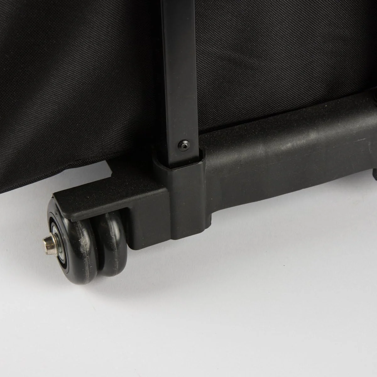 چرخ خیاطی چرخدار Prym 612630 طرح خال خال، مشکی/قرمز/سفید، 44 x 22 x 36 سانتی متر چرخ خیاطی چرخدار Prym 612630 طرح خال خال، مشکی/قرمز/سفید، 44 x 22 x 36 سانتی متر