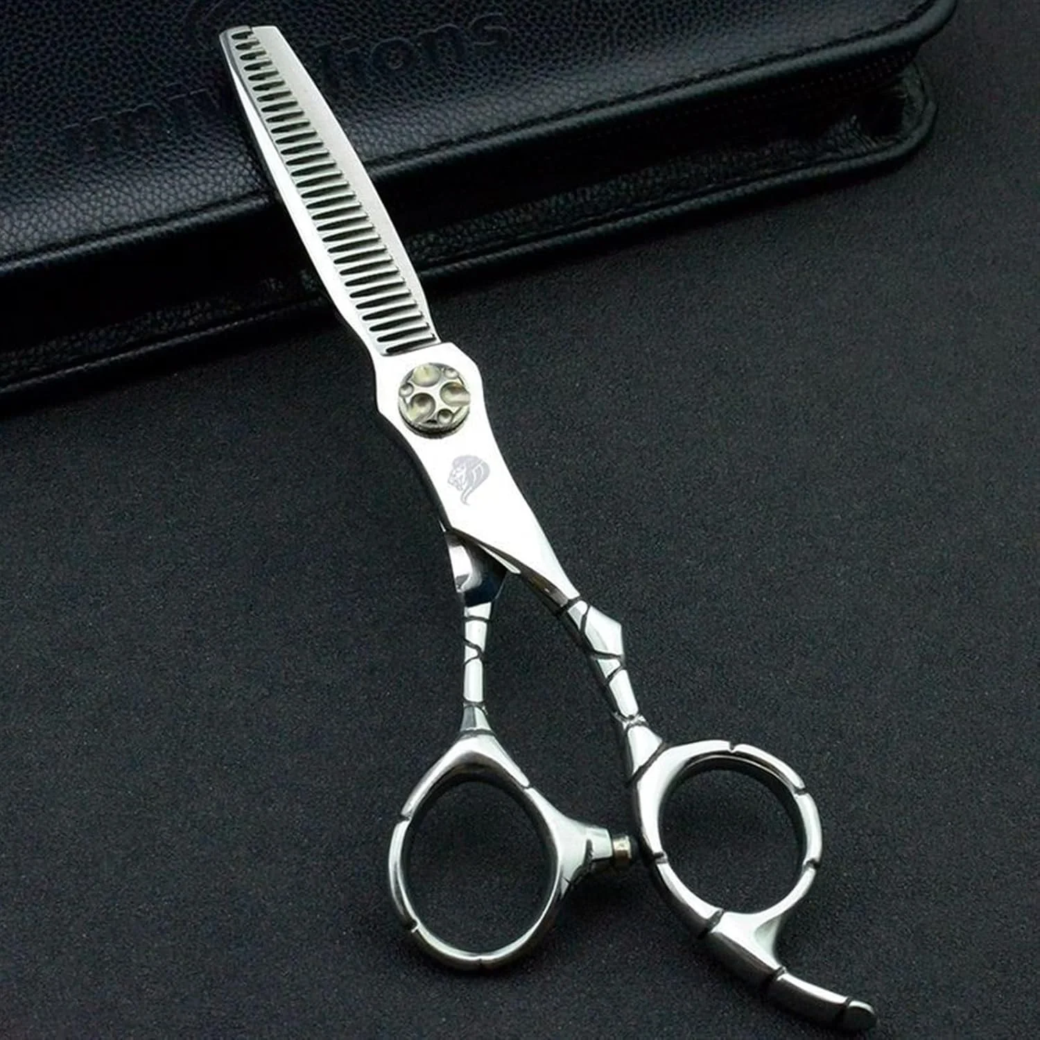 ست قیچی آرایشگری حرفه ای 6 اینچی ATRIXU، قیچی آرایشگری لبه تیغ، قیچی اصلاح مو، شانه مو، لوازم جانبی آرایشگری، قیچی پیتاژ، ست قیچی مو ست قیچی آرایشگری حرفه ای 6 اینچی ATRIXU، قیچی آرایشگری لبه تیغ، قیچی اصلاح مو، شانه مو، لوازم جانبی آرایشگری، قیچی پیتاژ، ست قیچی مو