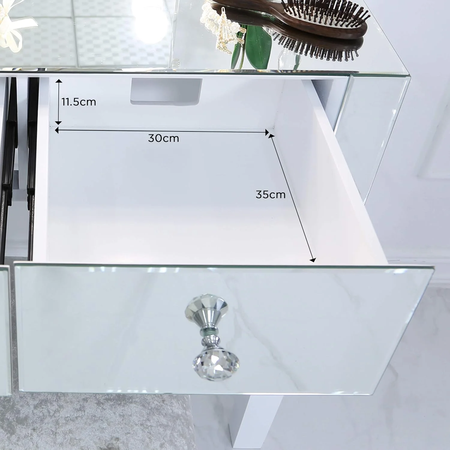 آینه آرایشی هالیوودی سفید Vanity Living با لامپ های LED رشته ای XL کم نور شونده + میز آرایش آینه ای با پایه های چوبی سفید و کشو (10 لامپ + 2 کشو) آینه آرایشی هالیوودی سفید Vanity Living با لامپ های LED رشته ای XL کم نور شونده + میز آرایش آینه ای با پایه های چوبی سفید و کشو (10 لامپ + 2 کشو)