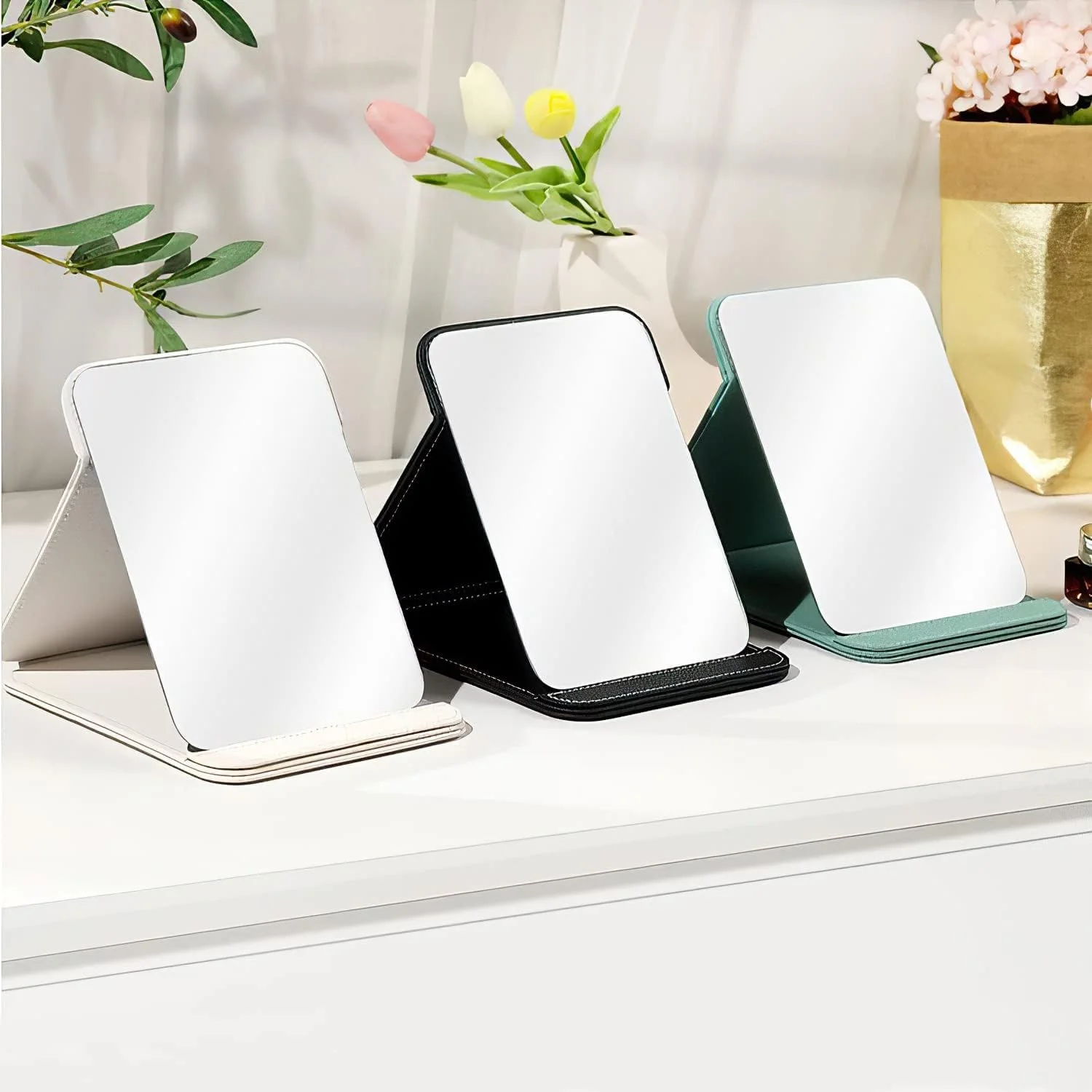 آینه آرایشی تاشو قابل حمل AquaFalcon، آینه رومیزی با روکش چرمی PU و پایه برای مسافرت و استفاده شخصی (سفید)