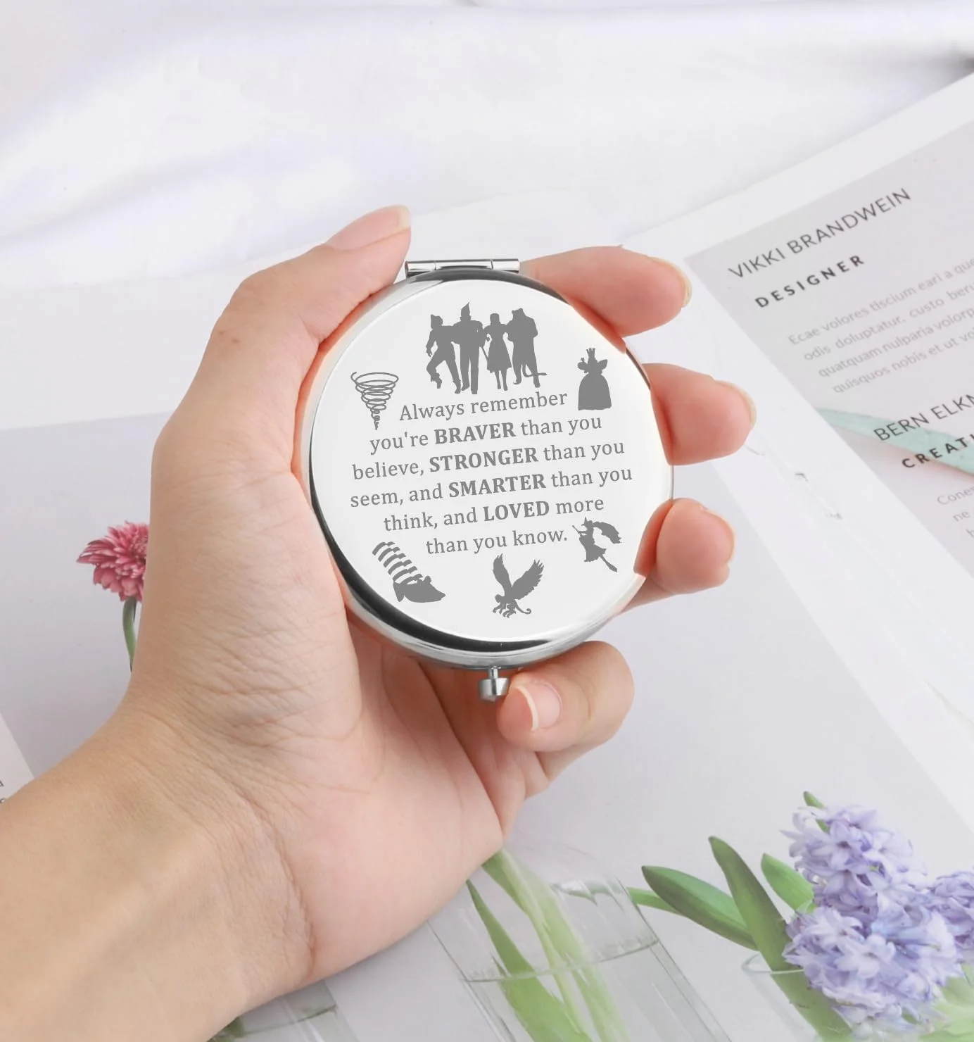 آینه آرایشی مسافرتی WSNANG با طرح کفش های یاقوتی فیلم جادوگر شهر از، آینه جیبی فشرده دوروتی یاقوتی، کالای فیلم مرد حلبی (آینه WOZ - فولاد) آینه آرایشی مسافرتی WSNANG با طرح کفش های یاقوتی فیلم جادوگر شهر از، آینه جیبی فشرده دوروتی یاقوتی، کالای فیلم مرد حلبی (آینه WOZ - فولاد)