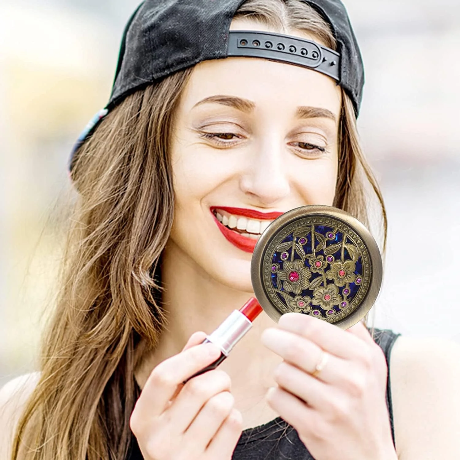 آینه آرایشی مسافرتی دو لایه we3، آینه آرایشی گرد و جمع و جور قابل حمل، آینه جیبی دستی دو طرفه بزرگنمایی (طرح تصادفی) (بسته 1 عددی)