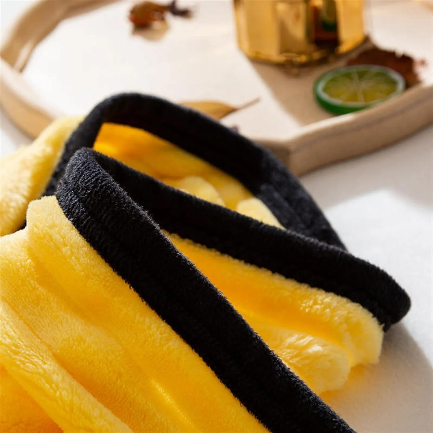 پتوهای YHUAEE فوق العاده نرم زمستانی برای تختخواب، طرح راه راه یکدست، روکش مبل، روتختی، پتوهای زرد گرم برای تزئین مبل