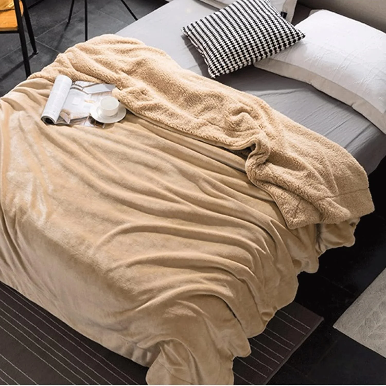 پتو یوهوایی، پتوی نرم، لحاف پشمی بره، پتوی ضخیم دولایه گرم، پتوی پلار مرجانی، پتوی مسافرتی برای تخت خواب، مناسب فصل زمستان (180x200 سانتی متر) پتو یوهوایی، پتوی نرم، لحاف پشمی بره، پتوی ضخیم دولایه گرم، پتوی پلار مرجانی، پتوی مسافرتی برای تخت خواب، مناسب فصل زمستان (180x200 سانتی متر)