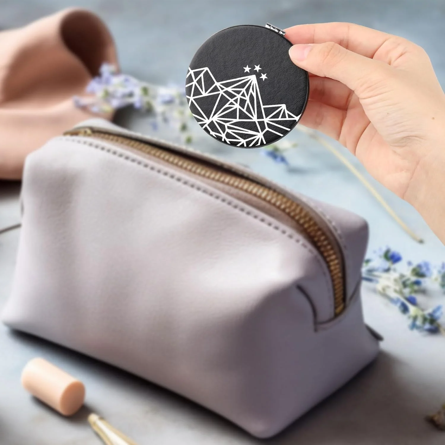 آینه جیبی سیرا مدل Velaris City of Starlight، گرد بدون قاب از جنس پلی یورتان (PU)، قطر 7 سانتیمتر، بزرگنمایی 2 برابر، قابل استفاده رومیزی، هدیه ای عالی