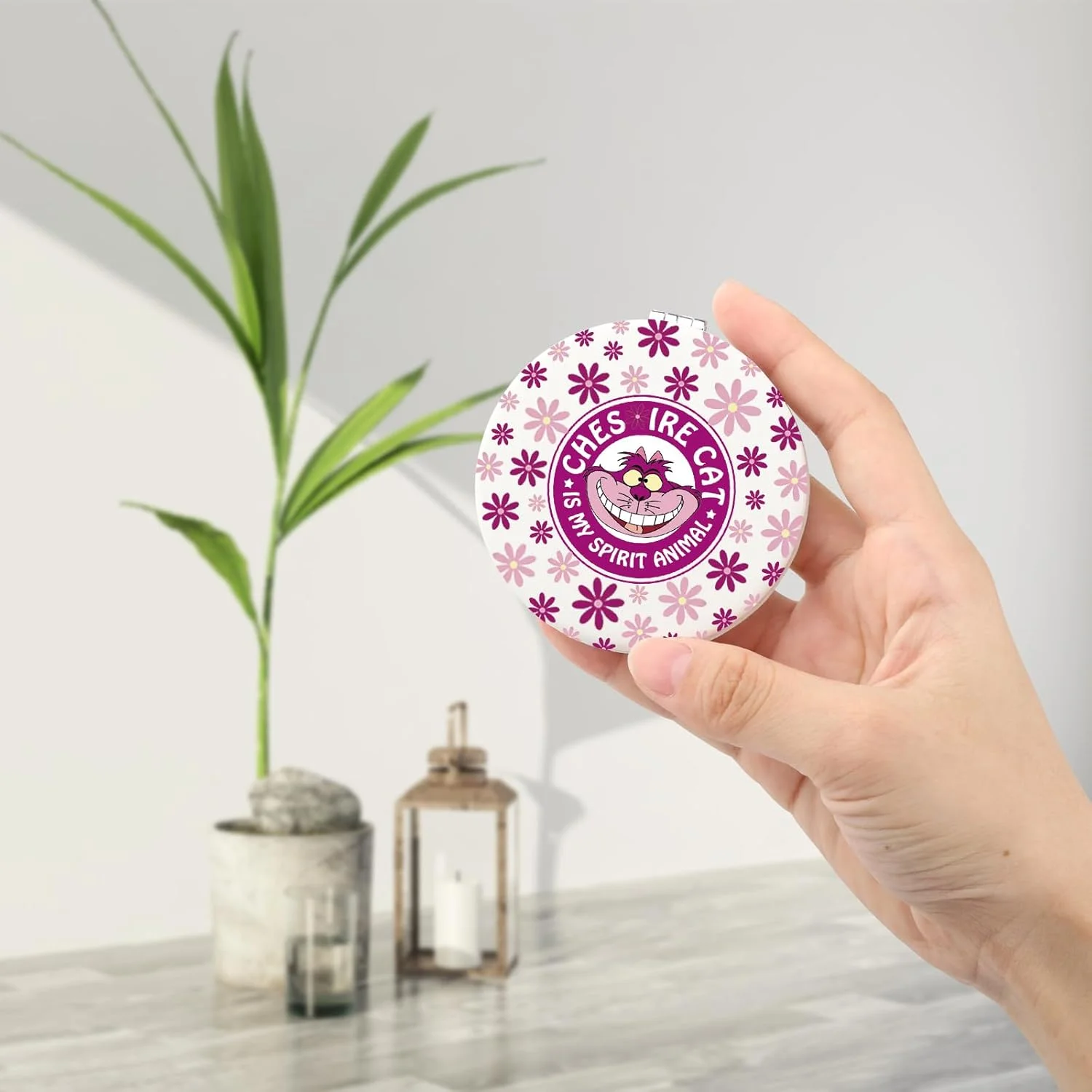 آینه جیبی گربه چشایر SEIRAA، هدیه گربه چشایر، آینه جمع و جور گربه چشایر، کالاهای گربه چشایر (گربه صورتی تیره) آینه جیبی گربه چشایر SEIRAA، هدیه گربه چشایر، آینه جمع و جور گربه چشایر، کالاهای گربه چشایر (گربه صورتی تیره)