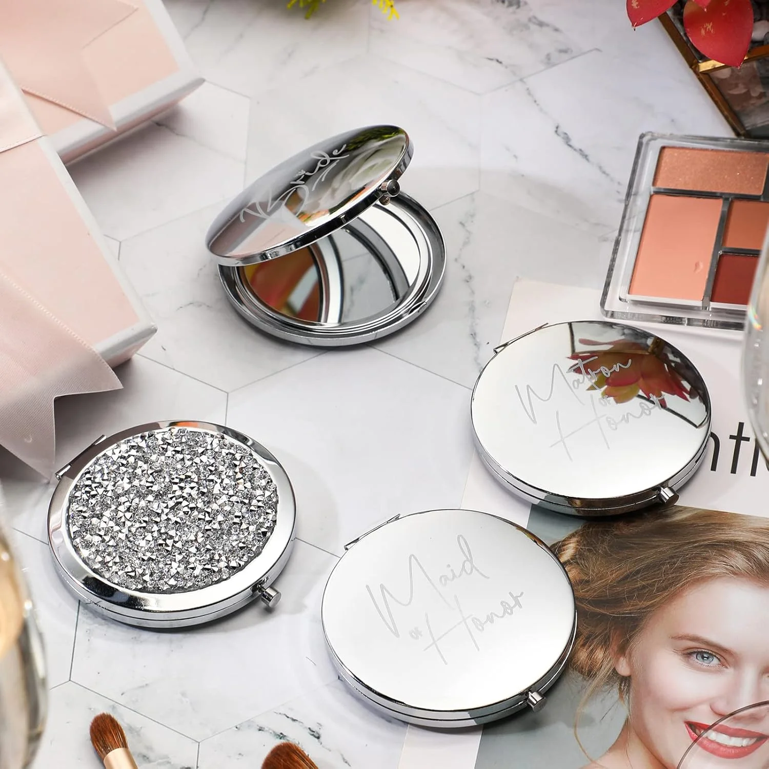 آینه آرایشی رووست، 8 عددی، مناسب ساقدوش عروس، هدیه عروس و ساقدوش، آینه جیبی تاشو با بزرگنمایی، مناسب هدیه جشن عروسی (نقره ای، سفید)