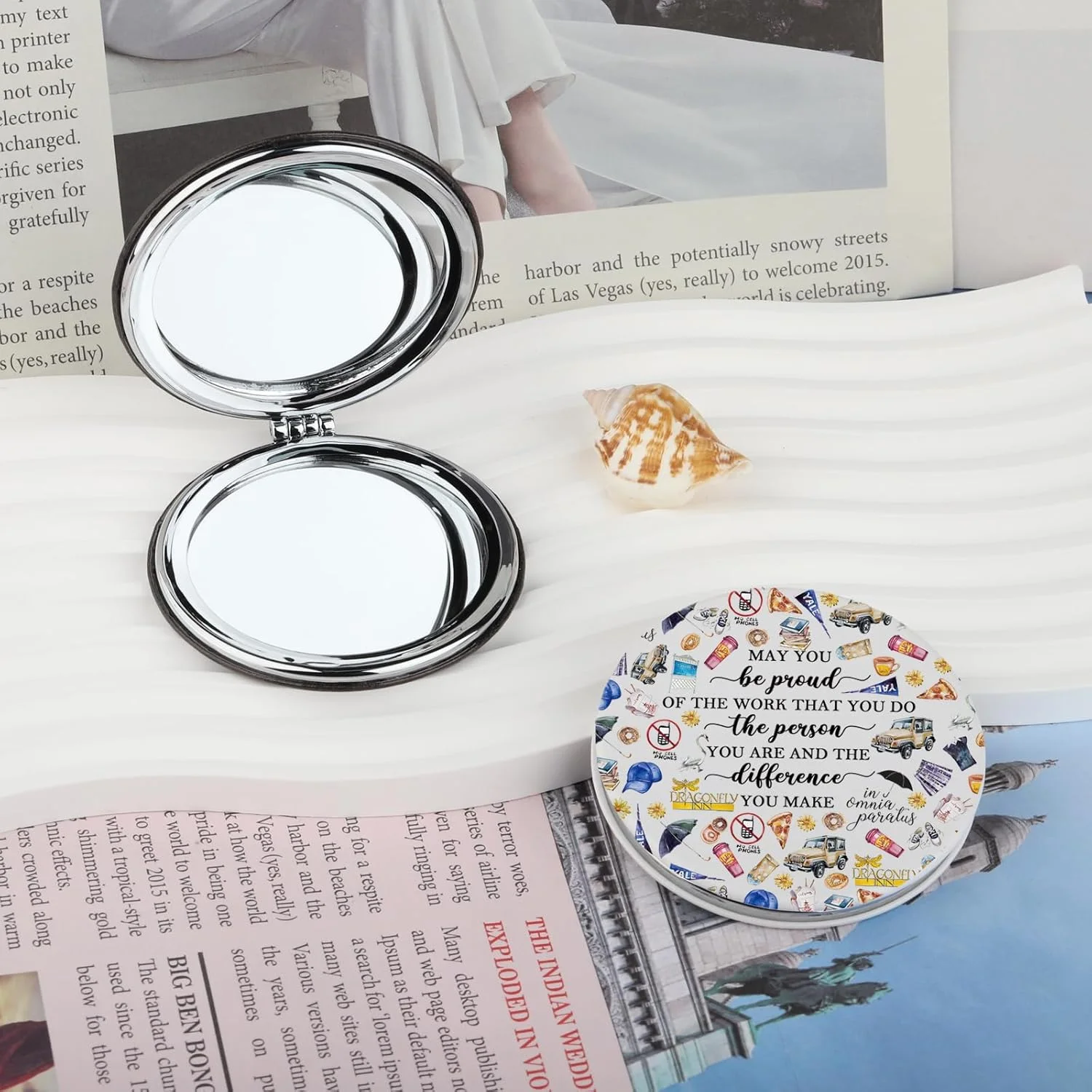 آینه آرایشی PLITI با طرح سریال Gilmore، هدیه ای الهام گرفته از لوک داینر با عبارت In Omnia Paratus (به کار خود افتخار کنید gilmog CMWU) آینه آرایشی PLITI با طرح سریال Gilmore، هدیه ای الهام گرفته از لوک داینر با عبارت In Omnia Paratus (به کار خود افتخار کنید gilmog CMWU)