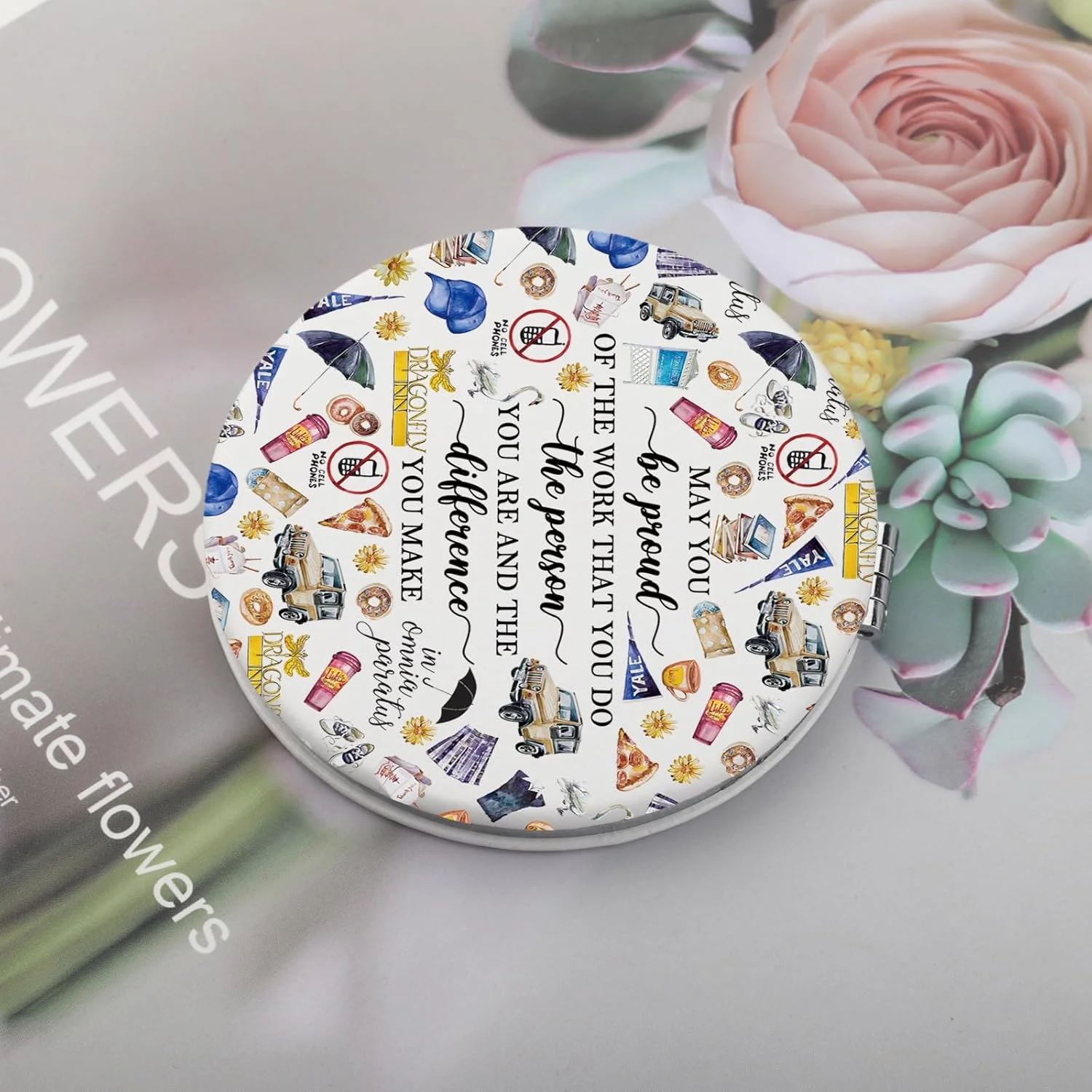 آینه آرایشی PLITI با طرح سریال Gilmore، هدیه ای الهام گرفته از لوک داینر با عبارت In Omnia Paratus (به کار خود افتخار کنید gilmog CMWU) آینه آرایشی PLITI با طرح سریال Gilmore، هدیه ای الهام گرفته از لوک داینر با عبارت In Omnia Paratus (به کار خود افتخار کنید gilmog CMWU)