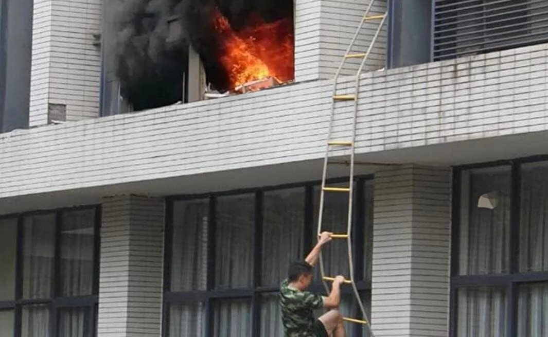 نردبان فرار از آتش، نردبان طنابی نجات، نردبان های نجات اضطراری 2 تا 8 طبقه، نردبان طنابی ایمنی با نصب سریع و کاربری آسان برای فرار از آتش سوزی در منزل / 25M82Ft