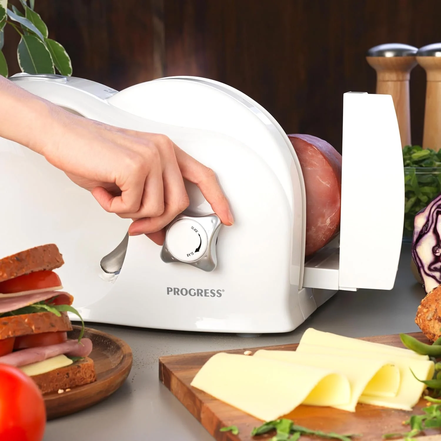 Progress EK3683P Electric Meat Slicer – Non-Slip Deli Food Cutter for Bread/Cheese/Cold Cuts, 17cm Stainless Steel Serrated Blade, Adjustable Thickness 1-15mm, Home Slicing Machine, Food Pusher, 150W