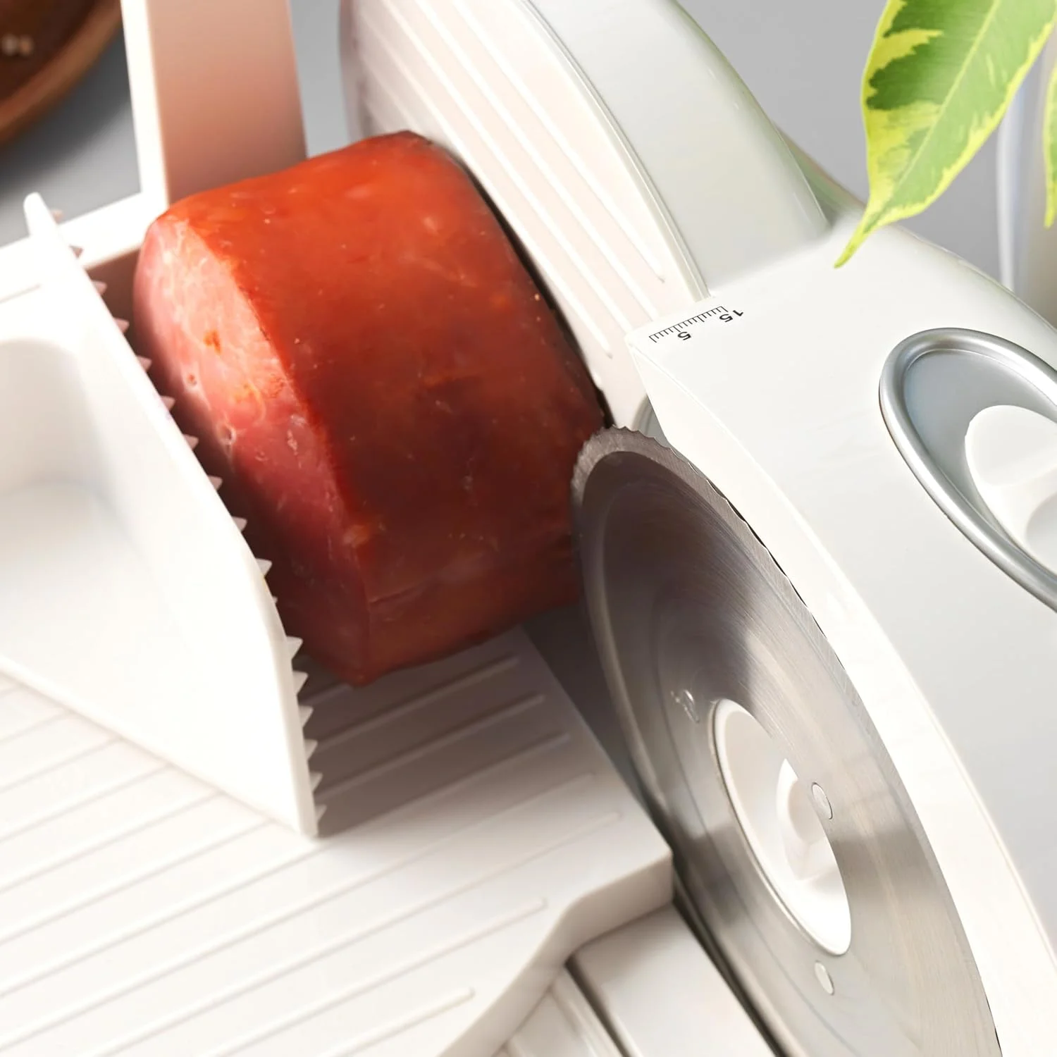 Progress EK3683P Electric Meat Slicer – Non-Slip Deli Food Cutter for Bread/Cheese/Cold Cuts, 17cm Stainless Steel Serrated Blade, Adjustable Thickness 1-15mm, Home Slicing Machine, Food Pusher, 150W