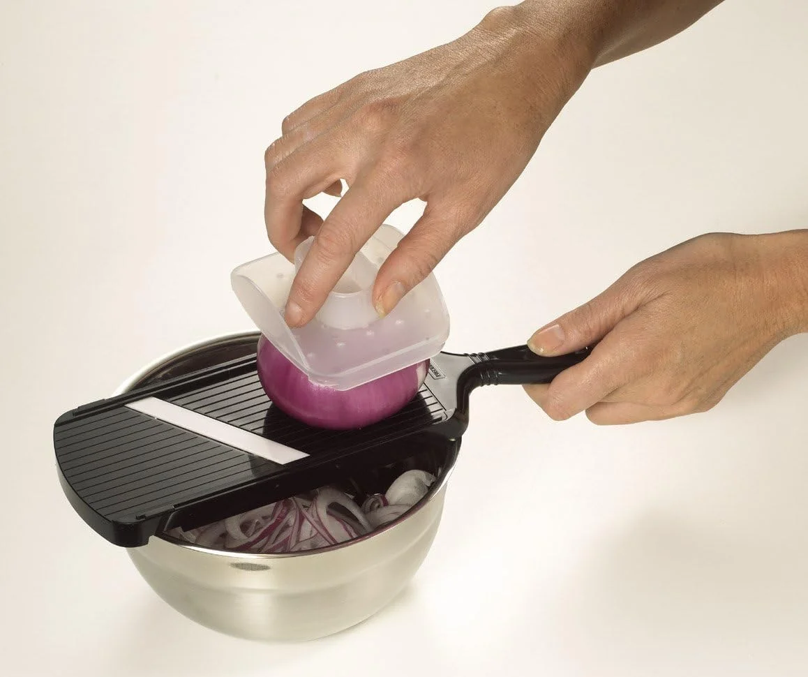 اسلایسر غذای سرامیکی قابل تنظیم کیوسرا، برش دهنده سبزیجات با محافظ دست، ابزار ضروری آشپزخانه برای نیازهای پخت و پز شما، 1 عدد، مشکی اسلایسر غذای سرامیکی قابل تنظیم کیوسرا، برش دهنده سبزیجات با محافظ دست، ابزار ضروری آشپزخانه برای نیازهای پخت و پز شما، 1 عدد، مشکی