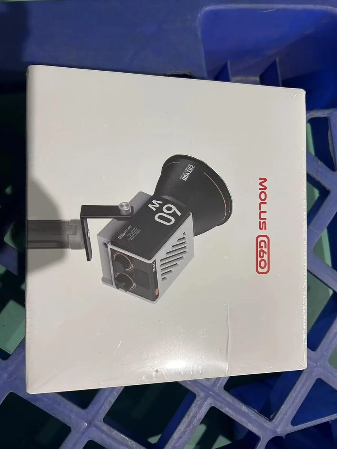 کیت کامل نور ویدیویی ZHIYUN MOLUS G60 [اورجینال] 60W COB، دو رنگ 2700K-6500K، کنترل از راه دور بلوتوث از طریق اپلیکیشن، نور مداوم برای عکاسی، به همراه منبع تغذیه DC/PD و سه پایه برای تولید محتوای یوتیوب، ولاگ و مراسم عروسی