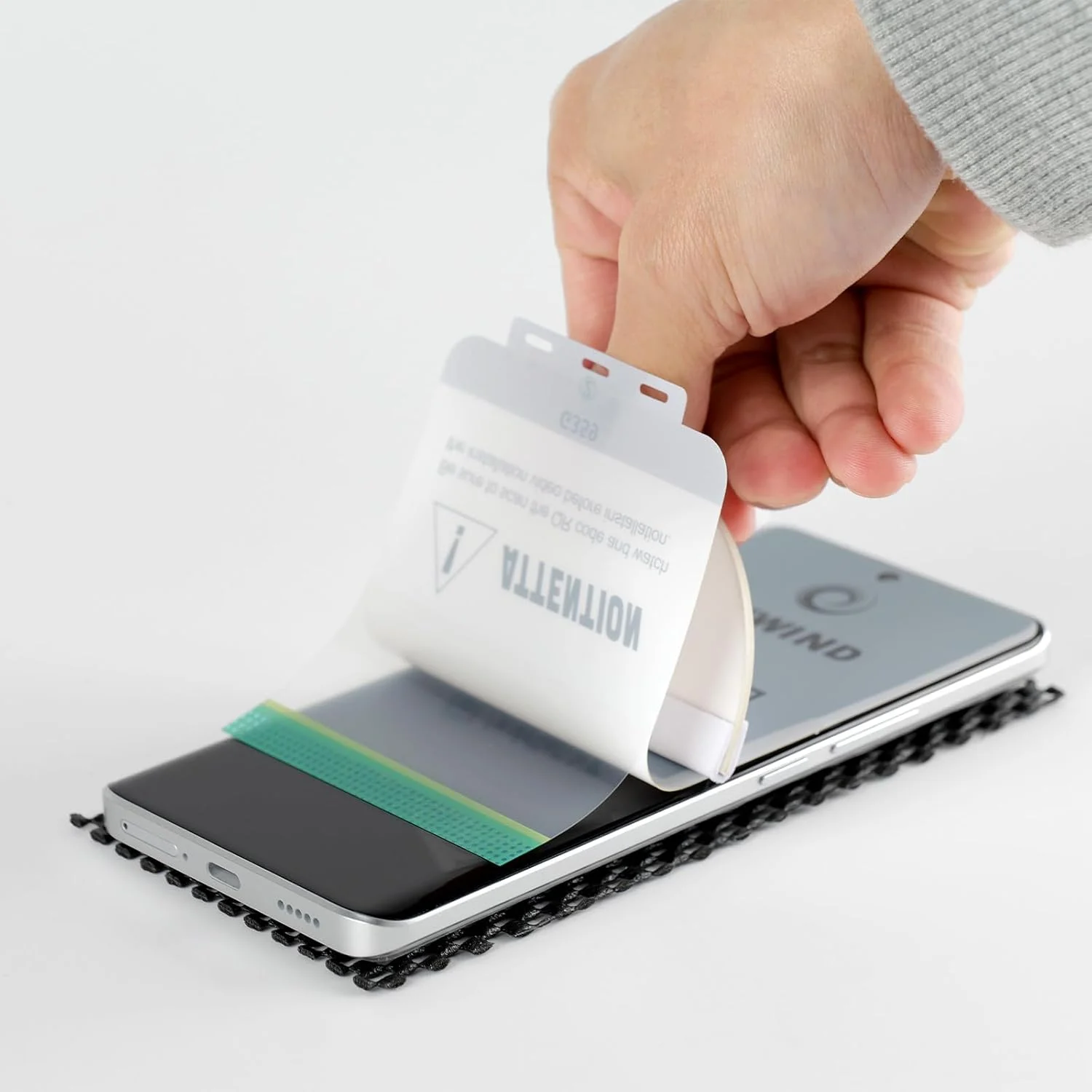 محافظ صفحه نمایش انعطاف پذیر TPU مدل Ibywind، سازگار با OnePlus 12R 5G 6.78 اینچ، شامل 2 عدد محافظ صفحه نمایش، 1 عدد محافظ لنز دوربین و 1 عدد محافظ پشت گوشی [نصب آسان]