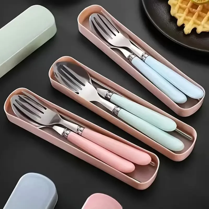 ست کارد و چنگال مسافرتی 25 تکه با جعبه – 5 تکه لوازم استیل ضد زنگ + 20 چنگال میوه – ایده آل برای کودکان، مدرسه، دفتر و استفاده در فضای باز (صورتی) ست کارد و چنگال مسافرتی 25 تکه با جعبه – 5 تکه لوازم استیل ضد زنگ + 20 چنگال میوه – ایده آل برای کودکان، مدرسه، دفتر و استفاده در فضای باز (صورتی)