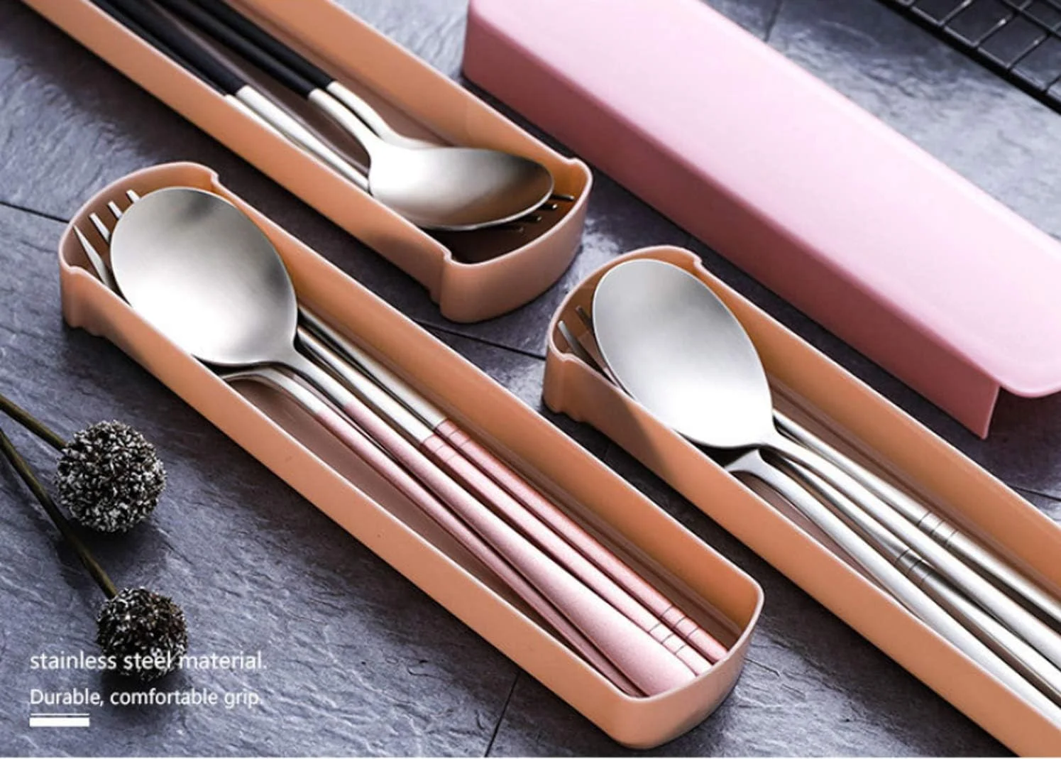 ست قاشق، چنگال و چاپستیک Namzi، جنس استیل ضد زنگ 304 به همراه جعبه و کیف مسافرتی (صورتی) ست قاشق، چنگال و چاپستیک Namzi، جنس استیل ضد زنگ 304 به همراه جعبه و کیف مسافرتی (صورتی)