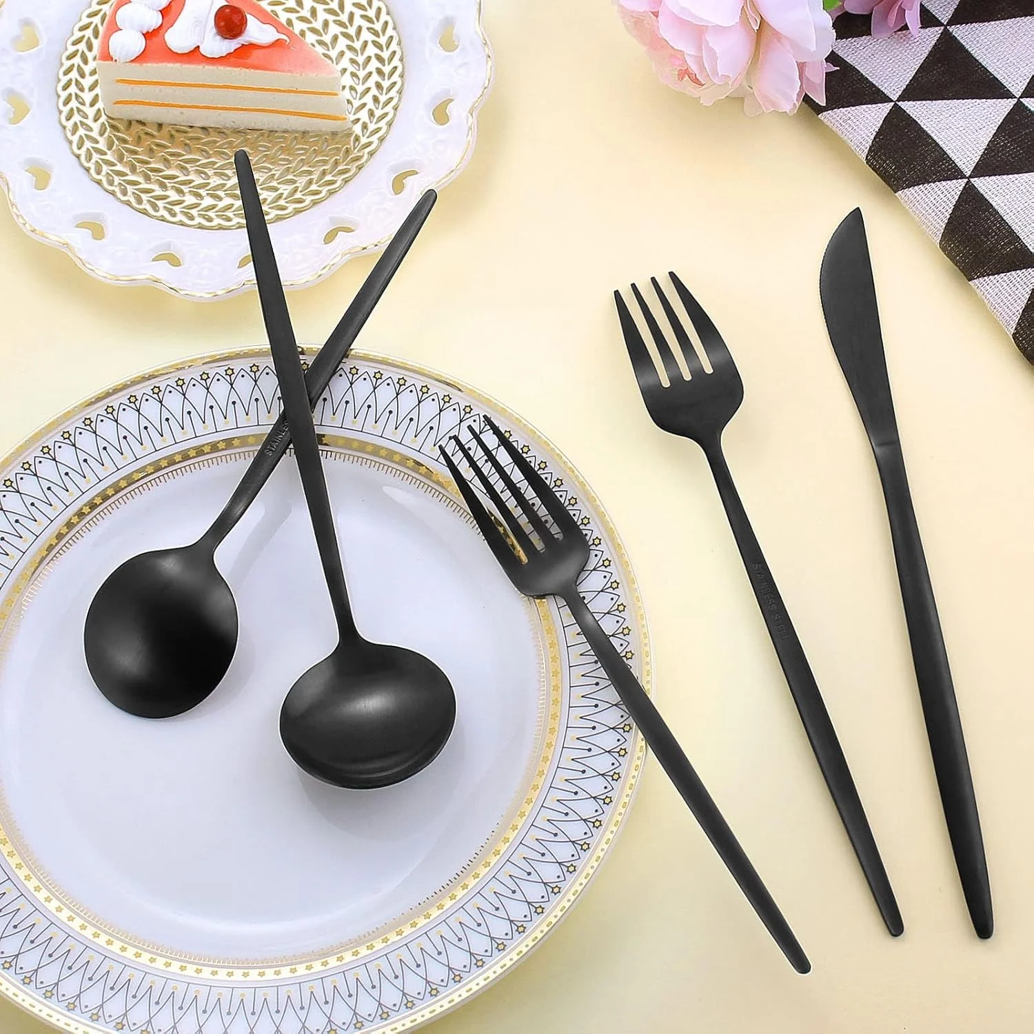 ست قاشق و چنگال مشکی مات LAZAHOME، ست کارد و چنگال استیل ضد زنگ برای 4 نفر، شامل ست قاشق و چنگال، پرداخت ساتن، قابل شستشو در ماشین ظرفشویی. ست قاشق و چنگال مشکی مات LAZAHOME، ست کارد و چنگال استیل ضد زنگ برای 4 نفر، شامل ست قاشق و چنگال، پرداخت ساتن، قابل شستشو در ماشین ظرفشویی.