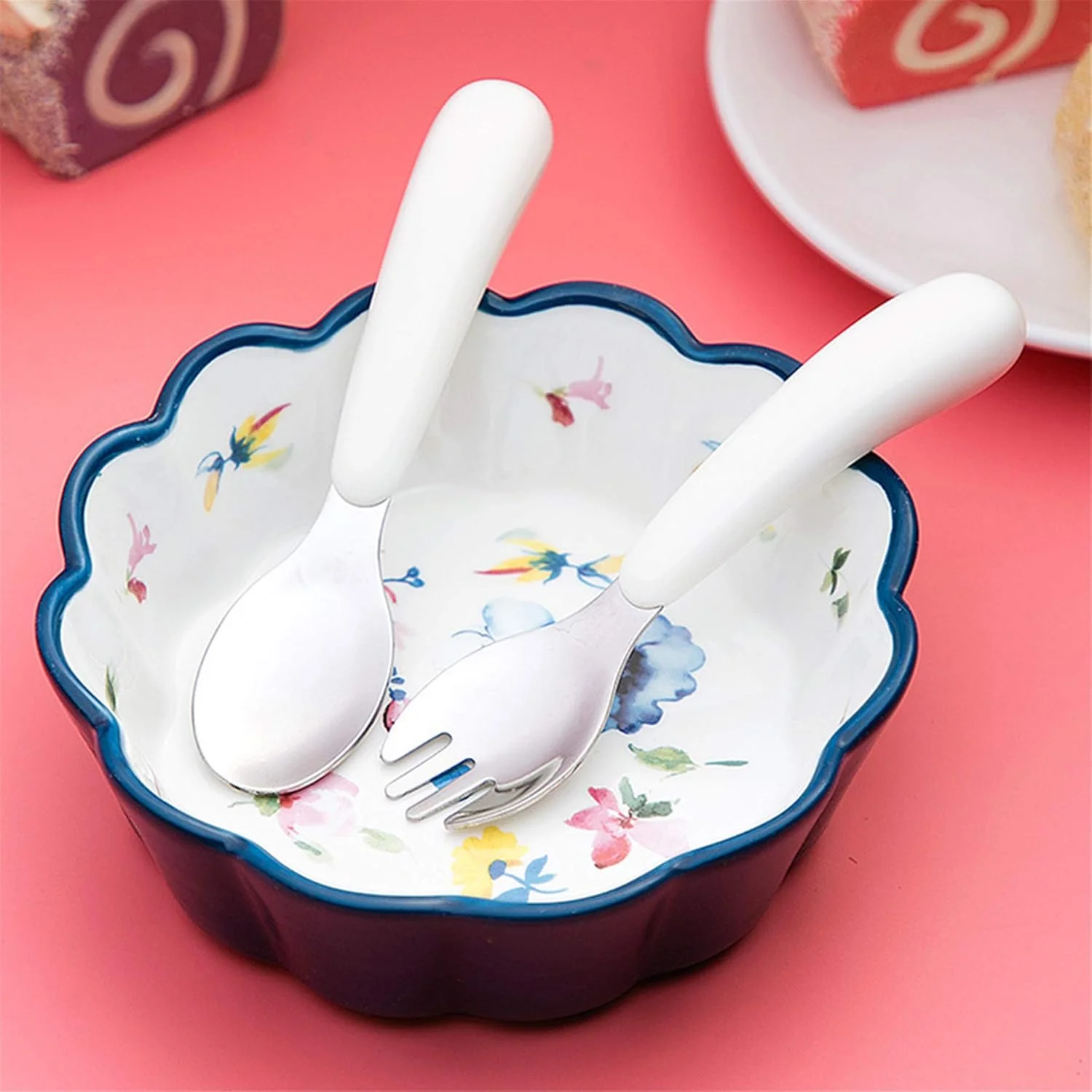 ست قاشق و چنگال کودک کیریکو، ست ظروف غذاخوری کودک با جعبه حمل، طراحی شده برای خود تغذیه ای و آموزش (سفید و صورتی) ست قاشق و چنگال کودک کیریکو، ست ظروف غذاخوری کودک با جعبه حمل، طراحی شده برای خود تغذیه ای و آموزش (سفید و صورتی)