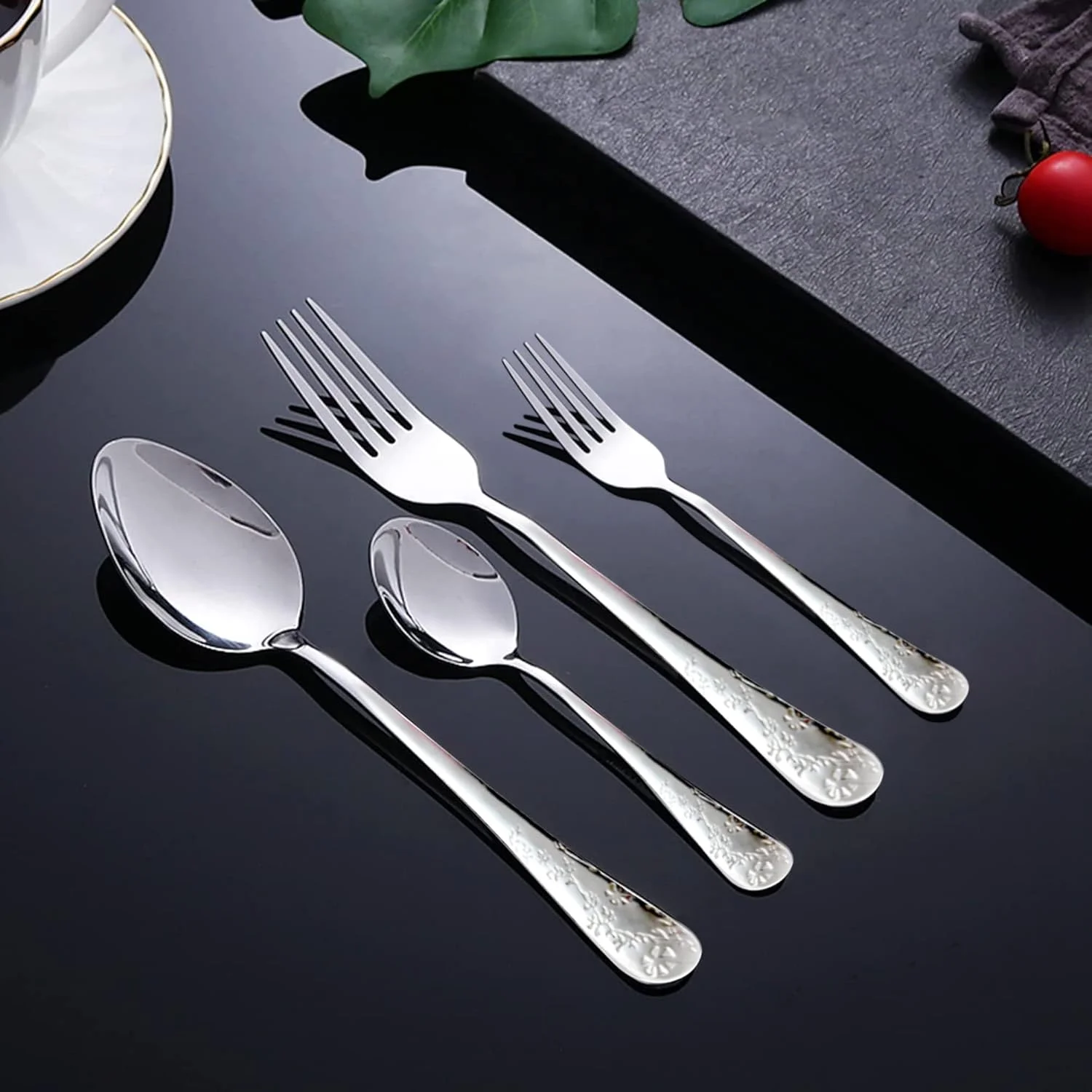 ست столовых приборов استیل ضد زنگ پریمیوم BLACKSTONE – ۱۶ تکه (۴ قاشق چای خوری، ۴ قاشق غذاخوری، ۴ چنگال چای خوری، ۴ چنگال غذاخوری) | پرداخت آینه ای