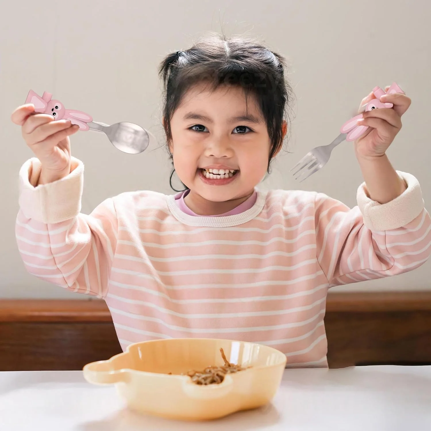 ست قاشق و چنگال کودک BrainGiggles، مناسب کودکان، پسران و دختران، لوازم غذاخوری استیل ضد زنگ با لبه گرد و دسته خرگوشی بدون BPA | ست قاشق و چنگال کودک برای جعبه ناهار | هدیه عید پاک (صورتی)