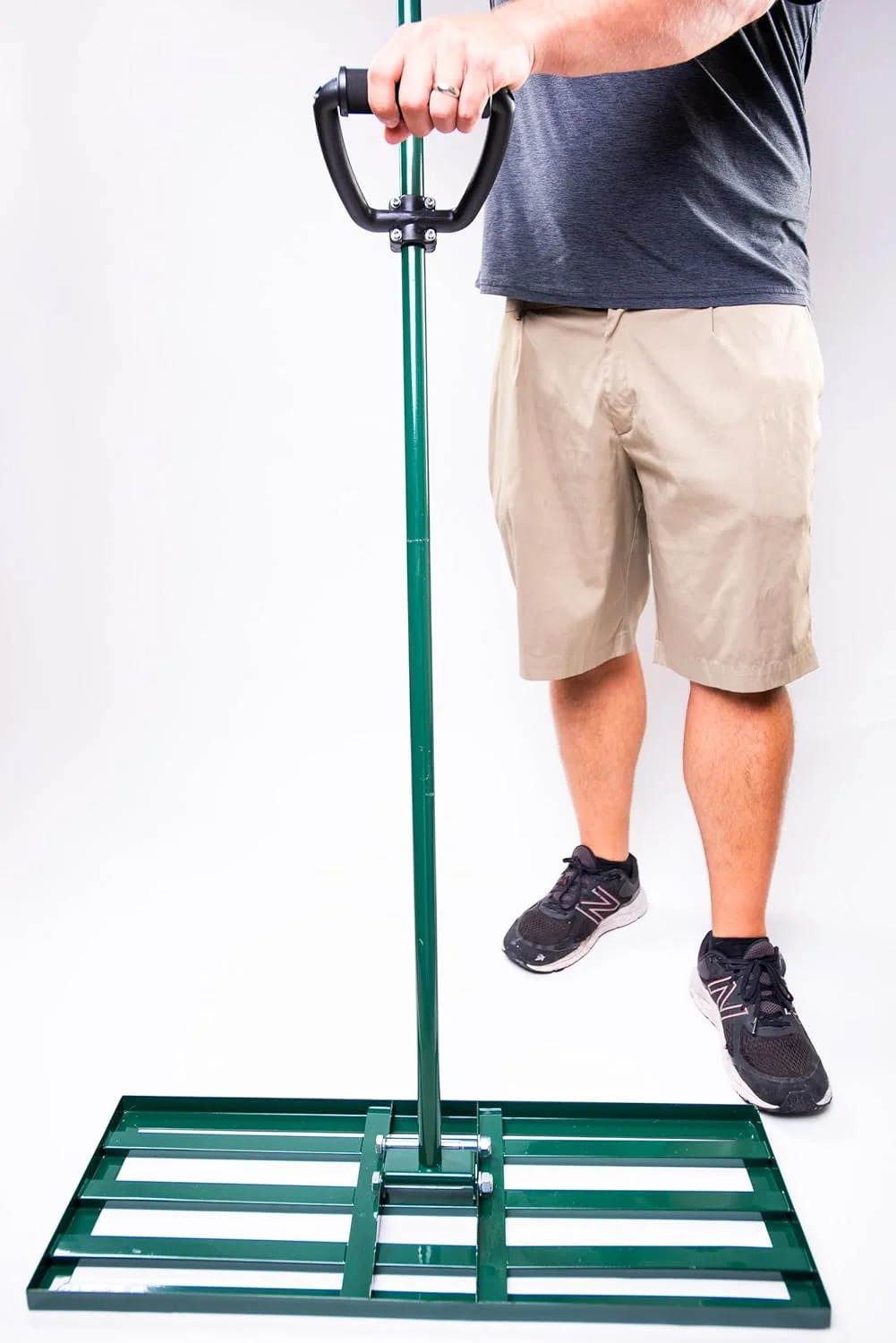 شن کش تراز کننده چمن ضد چرخش 30x10 اینچ - ابزار تراز کننده سنگین، دسته فولادی و سر شن کش - شامل دستکش، زیرانداز کاشت و قیچی باغبانی - تراز کننده حیاط برای باغ چمن، خاک، شن و چمن