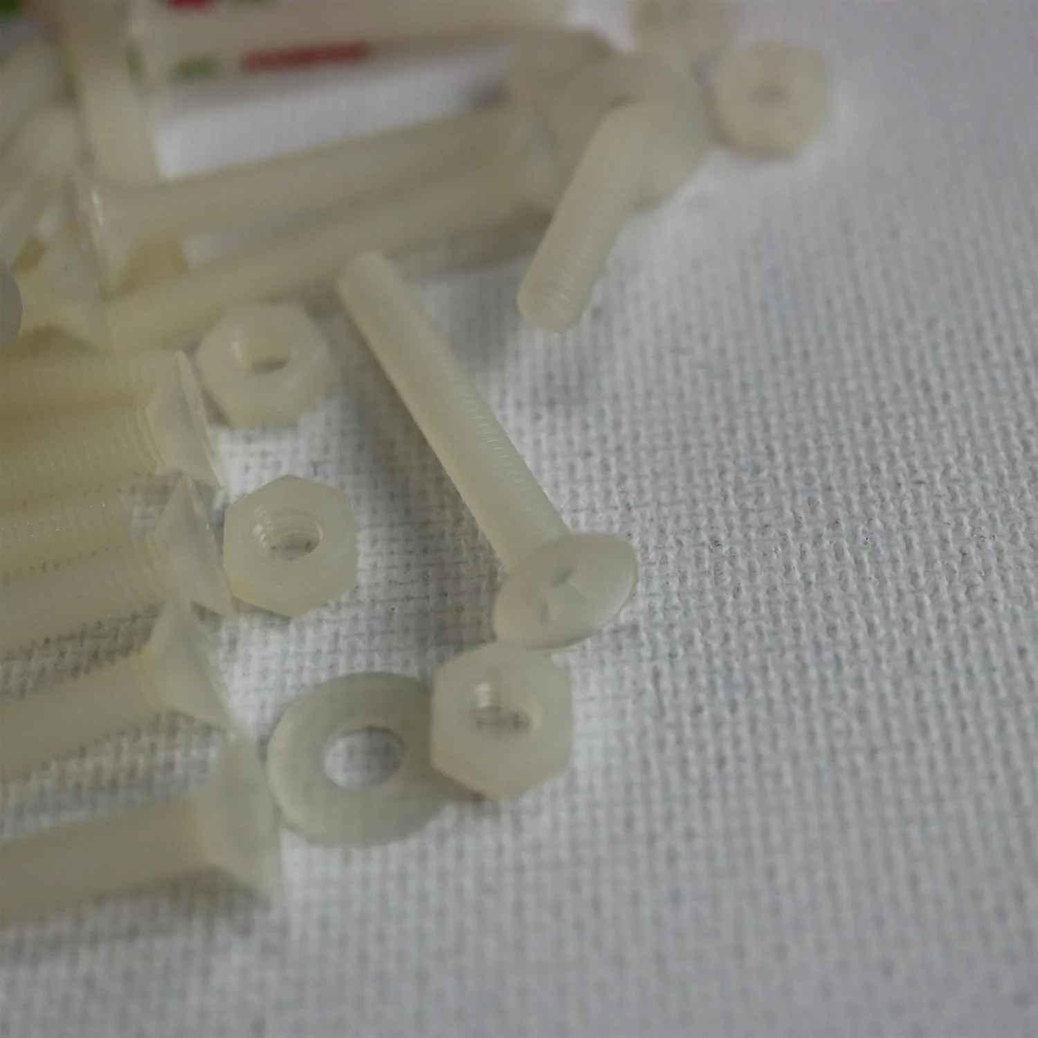 پیچ های پلاستیکی سرتخت نایلونی قرمز Caterpillar، 50 عدد، M4 x 30mm، پیچ و مهره و واشر پلاستیکی، 5/32 اینچ در 1 3/16 اینچ پیچ های پلاستیکی سرتخت نایلونی قرمز Caterpillar، 50 عدد، M4 x 30mm، پیچ و مهره و واشر پلاستیکی، 5/32 اینچ در 1 3/16 اینچ