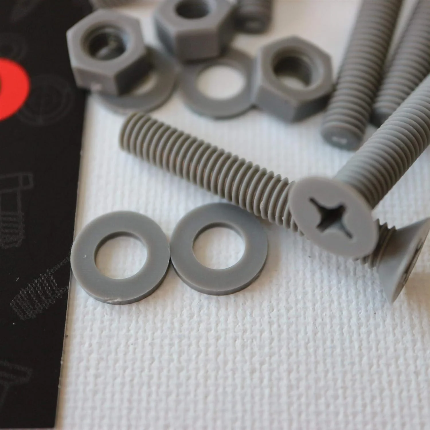 پیچ های سرتخت پلی پروپیلن (PP) کاترپیلار قرمز 20 x خاکستری، مهره و پیچ، واشر، M6 x 40mm، اکریلیک، مقاوم در برابر آب، ضد خوردگی، مقاوم در برابر مواد شیمیایی، خاکستری، 15/64" x 1-37/64