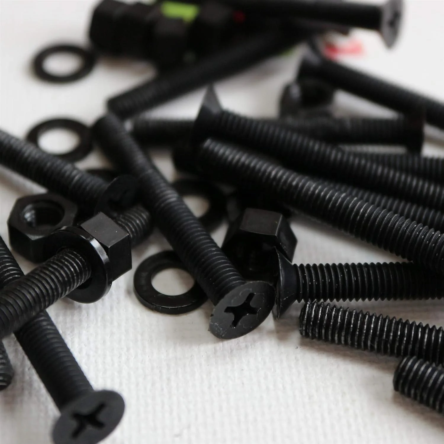 پیچ های پلاستیکی سرتخت ماشین کاری شده نایلونی مشکی و قرمز Caterpillar، M5 x 40mm، پیچ و مهره و واشر پلاستیکی، 13/64" x 1-37/64 پیچ های پلاستیکی سرتخت ماشین کاری شده نایلونی مشکی و قرمز Caterpillar، M5 x 40mm، پیچ و مهره و واشر پلاستیکی، 13/64" x 1-37/64