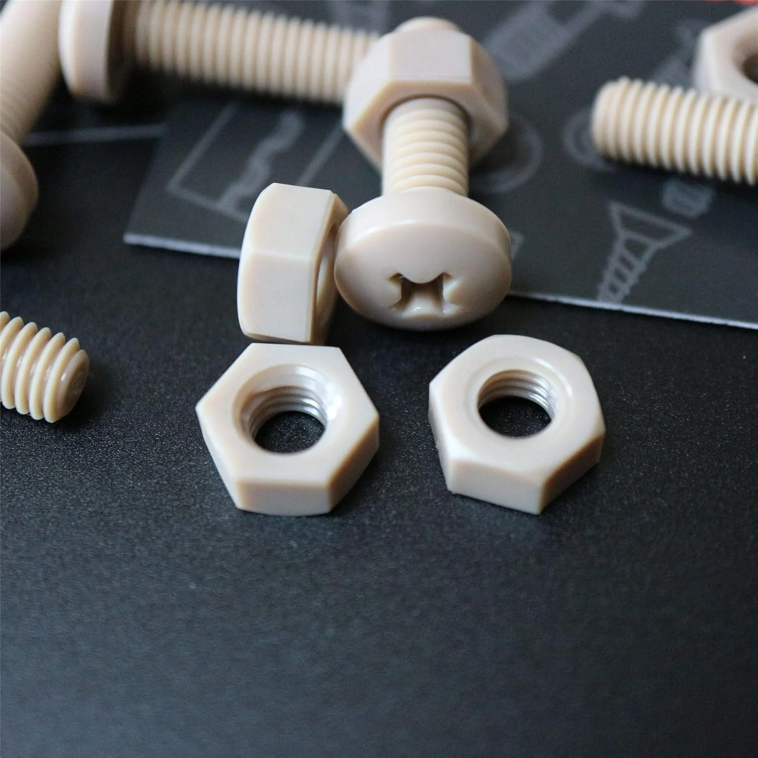 پیچ سر تابه ای قرمز Caterpillar 5 x PEEK M6 x 20mm به همراه مهره - پیچ و مهره پلاستیکی Peek، ضد خوردگی، مقاوم در برابر مواد شیمیایی، مقاوم در برابر درجه حرارت بالا، غیر منبسط شونده، 15/64" x 25/32 پیچ سر تابه ای قرمز Caterpillar 5 x PEEK M6 x 20mm به همراه مهره - پیچ و مهره پلاستیکی Peek، ضد خوردگی، مقاوم در برابر مواد شیمیایی، مقاوم در برابر درجه حرارت بالا، غیر منبسط شونده، 15/64" x 25/32