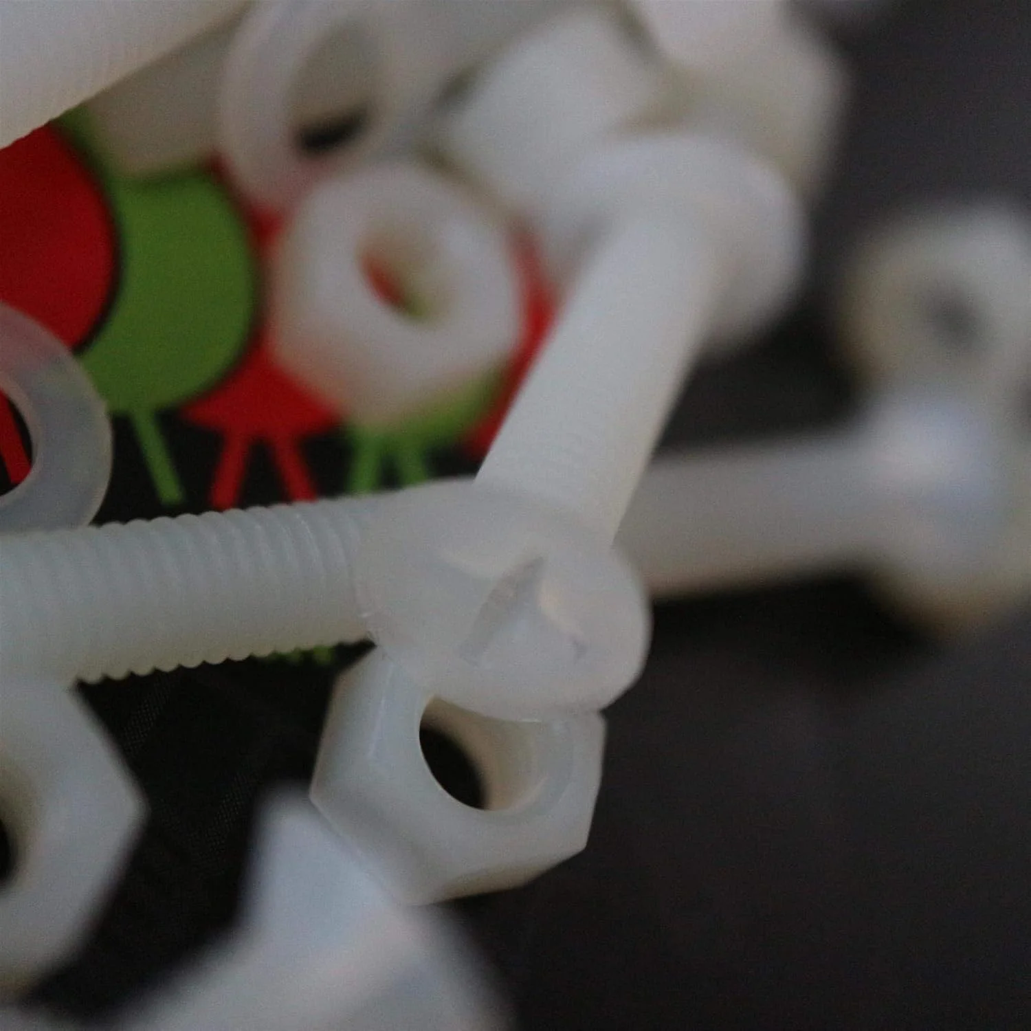 پیچ های پلاستیکی سرتخت نایلونی قرمز Caterpillar، 50 عدد، M6 x 40mm، پیچ و مهره و واشر پلاستیکی، 15/64" x 1-37/64"