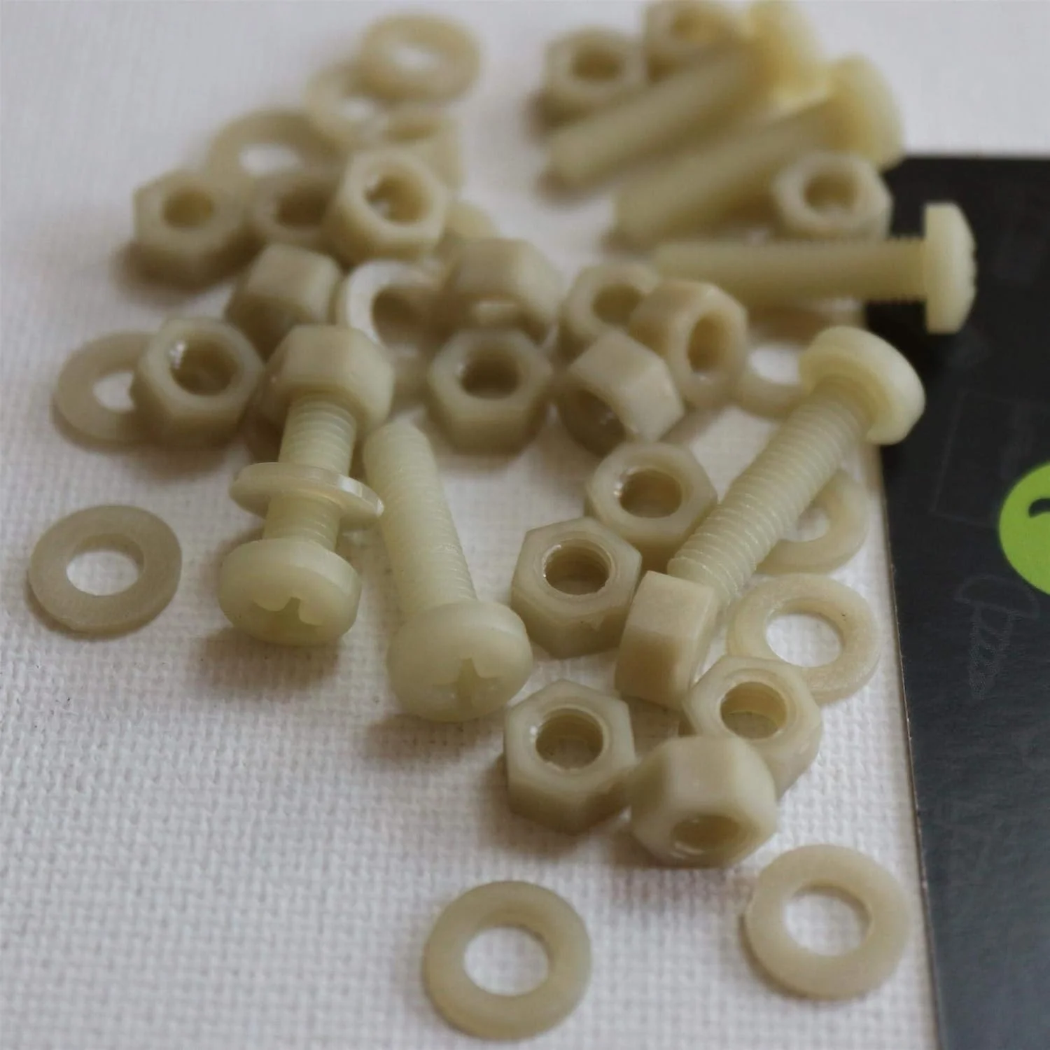 پیچ های ماشینی سر پهن سوپر نایلون تقویت شده با الیاف شیشه ای قرمز کاترپیلار 50 عددی، پیچ های ماشینی صلیبی، M5 x 20mm، مهره و پیچ های پلاستیکی، واشر، 13/64" x 25/32 پیچ های ماشینی سر پهن سوپر نایلون تقویت شده با الیاف شیشه ای قرمز کاترپیلار 50 عددی، پیچ های ماشینی صلیبی، M5 x 20mm، مهره و پیچ های پلاستیکی، واشر، 13/64" x 25/32