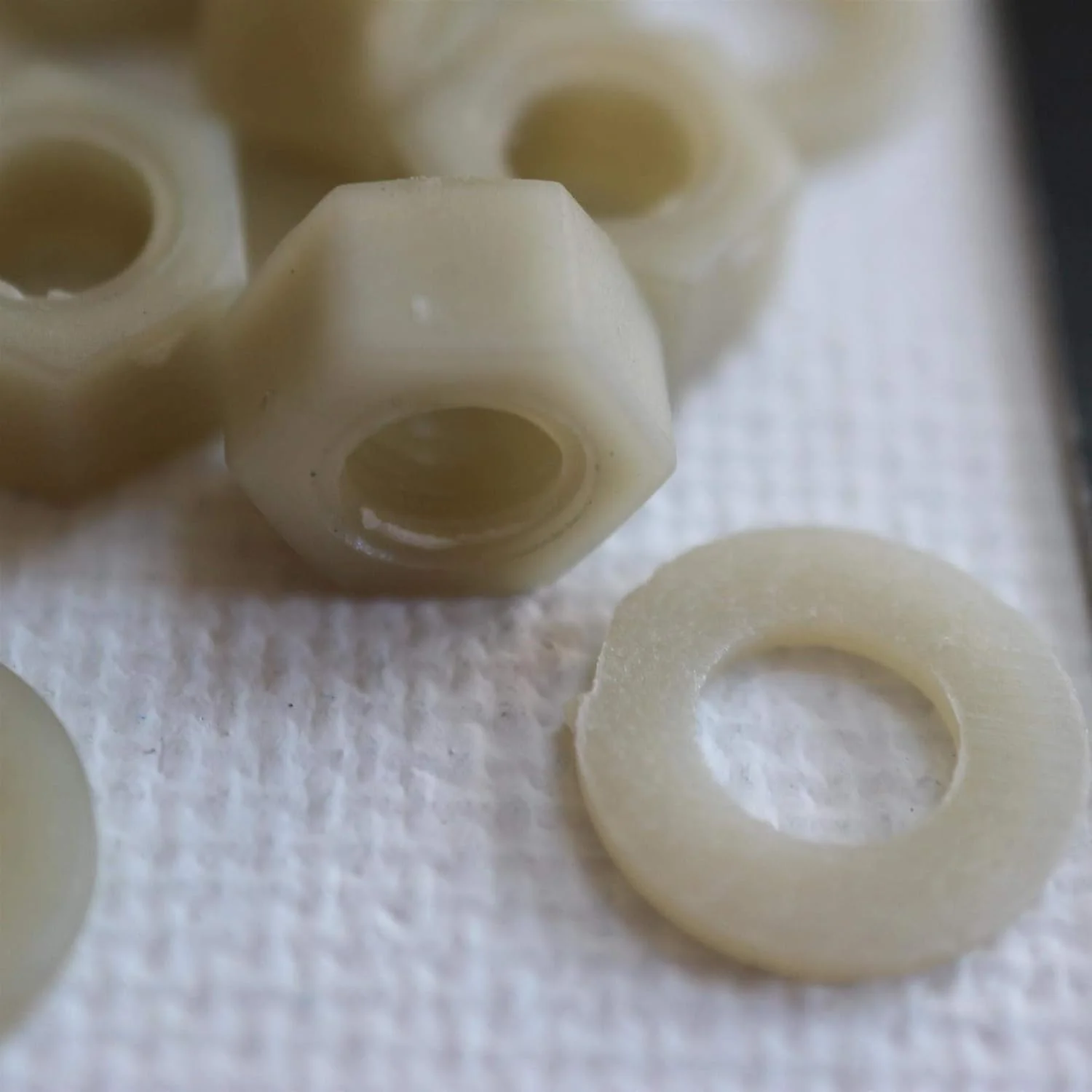 پیچ های ماشینی سر پهن سوپر نایلون تقویت شده با الیاف شیشه ای قرمز کاترپیلار 50 عددی، پیچ های ماشینی صلیبی، M5 x 20mm، مهره و پیچ های پلاستیکی، واشر، 13/64" x 25/32 پیچ های ماشینی سر پهن سوپر نایلون تقویت شده با الیاف شیشه ای قرمز کاترپیلار 50 عددی، پیچ های ماشینی صلیبی، M5 x 20mm، مهره و پیچ های پلاستیکی، واشر، 13/64" x 25/32