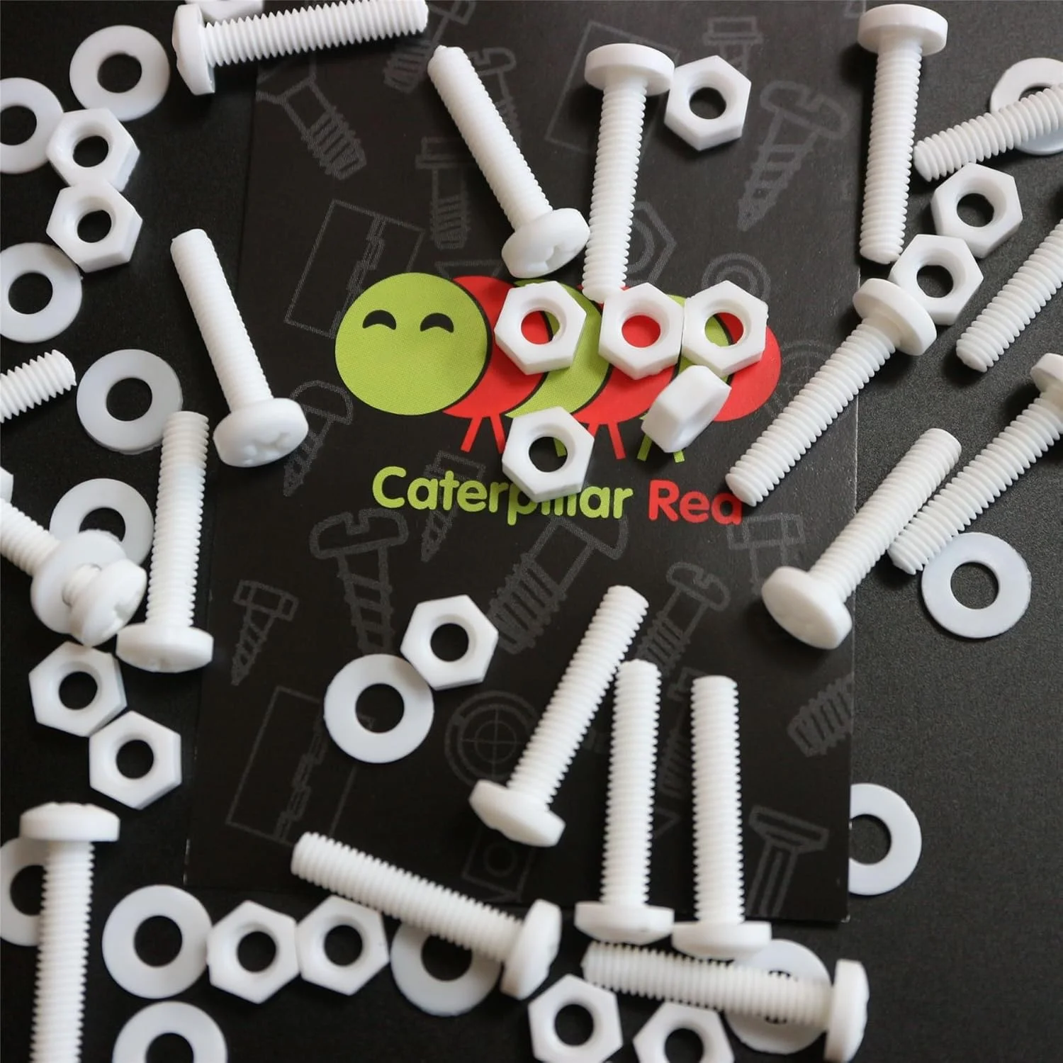 پیچ و مهره پلی پروپیلن (PP) کاترپیلار قرمز 20 x سفید سر تابه ای، واشر، M4 x 20mm، 5/32 x 25/32
