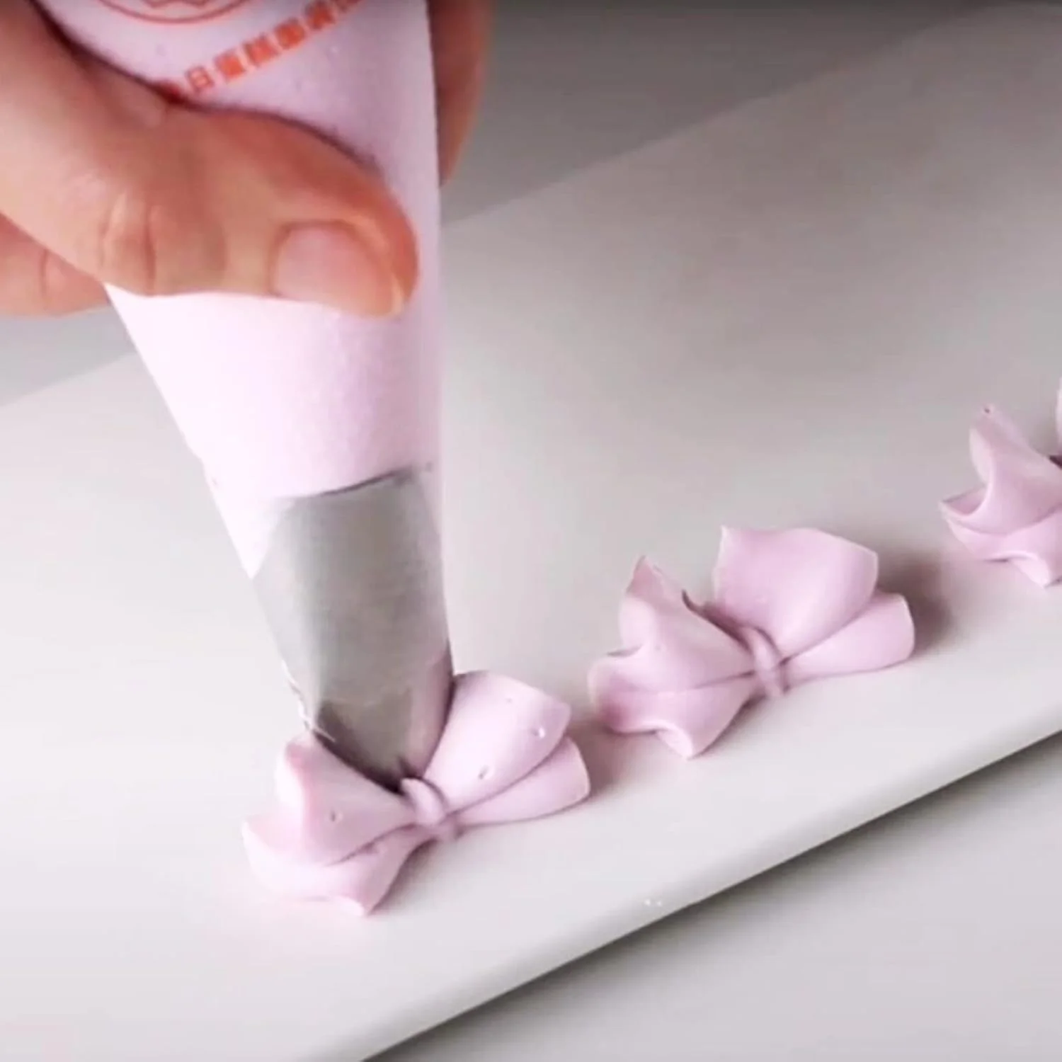 قیف های ماسوره ای طرح برگ ExceLife، 5 عددی، نازل های ماسوره ای استیل ضد زنگ، لوازم تزئین کیک برای شیرینی پزی، فوندانت، ابزار پخت DIY، طرح برگ قیف های ماسوره ای طرح برگ ExceLife، 5 عددی، نازل های ماسوره ای استیل ضد زنگ، لوازم تزئین کیک برای شیرینی پزی، فوندانت، ابزار پخت DIY، طرح برگ