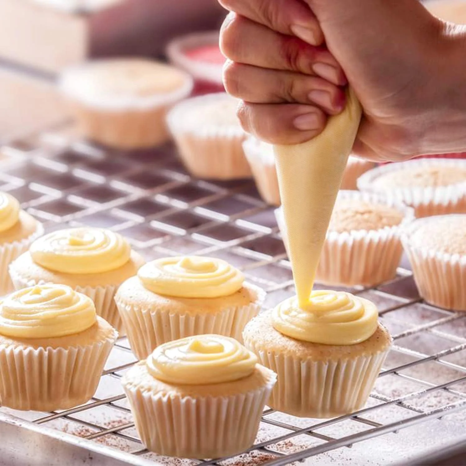 کیسه قیف یکبار مصرف FantasyDay، بسته 100 عددی 20 اینچی، کیسه شیرینی پزی یکبار مصرف بسیار ضخیم برای تزئین کیک و کاپ کیک - کیسه شیرینی پزی ضد ترکیدگی برای خامه، آیسینگ، فراستینگ، آبنبات و لوازم تزئین کیک کیسه قیف یکبار مصرف FantasyDay، بسته 100 عددی 20 اینچی، کیسه شیرینی پزی یکبار مصرف بسیار ضخیم برای تزئین کیک و کاپ کیک - کیسه شیرینی پزی ضد ترکیدگی برای خامه، آیسینگ، فراستینگ، آبنبات و لوازم تزئین کیک